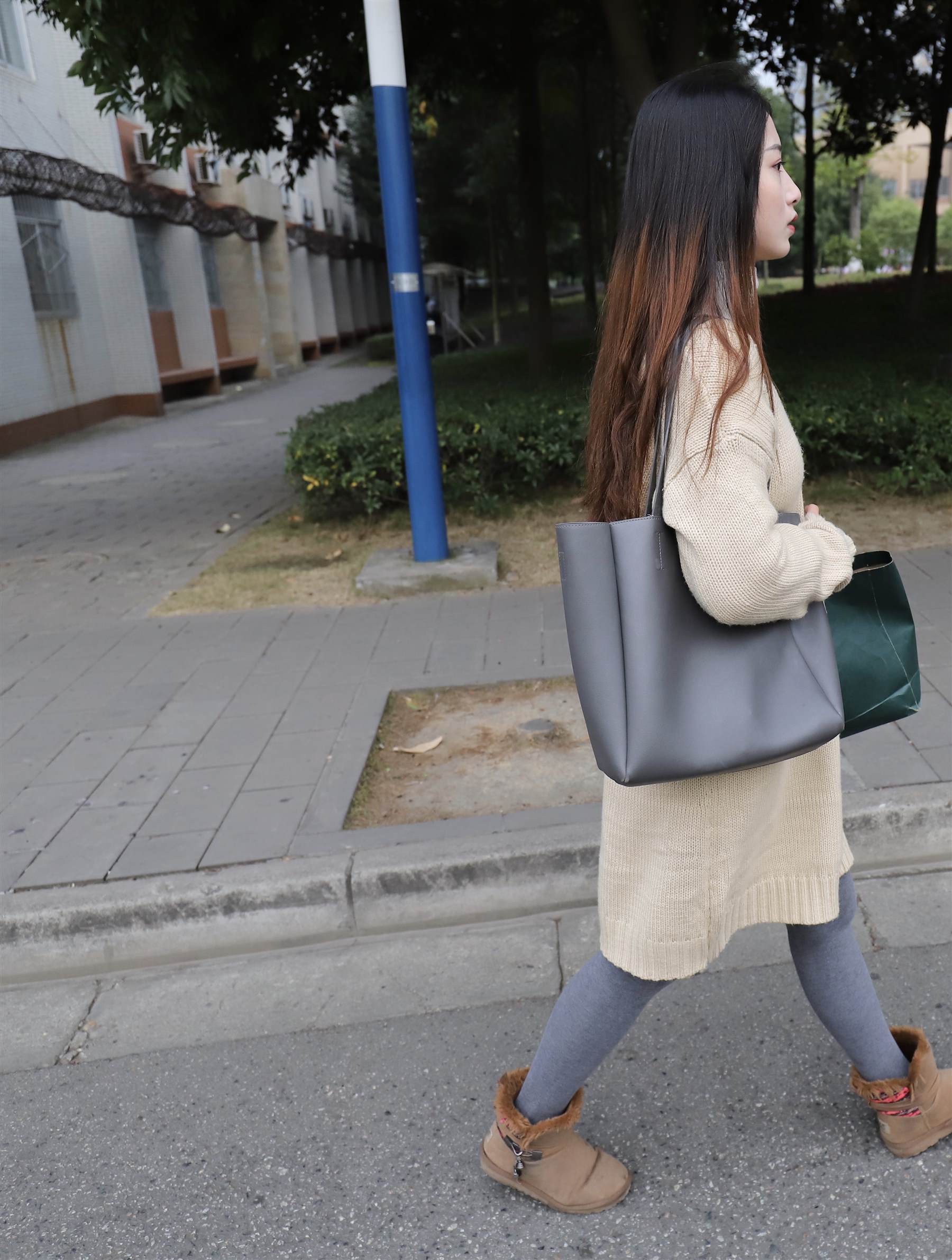 《学院里的小姐姐》作品图