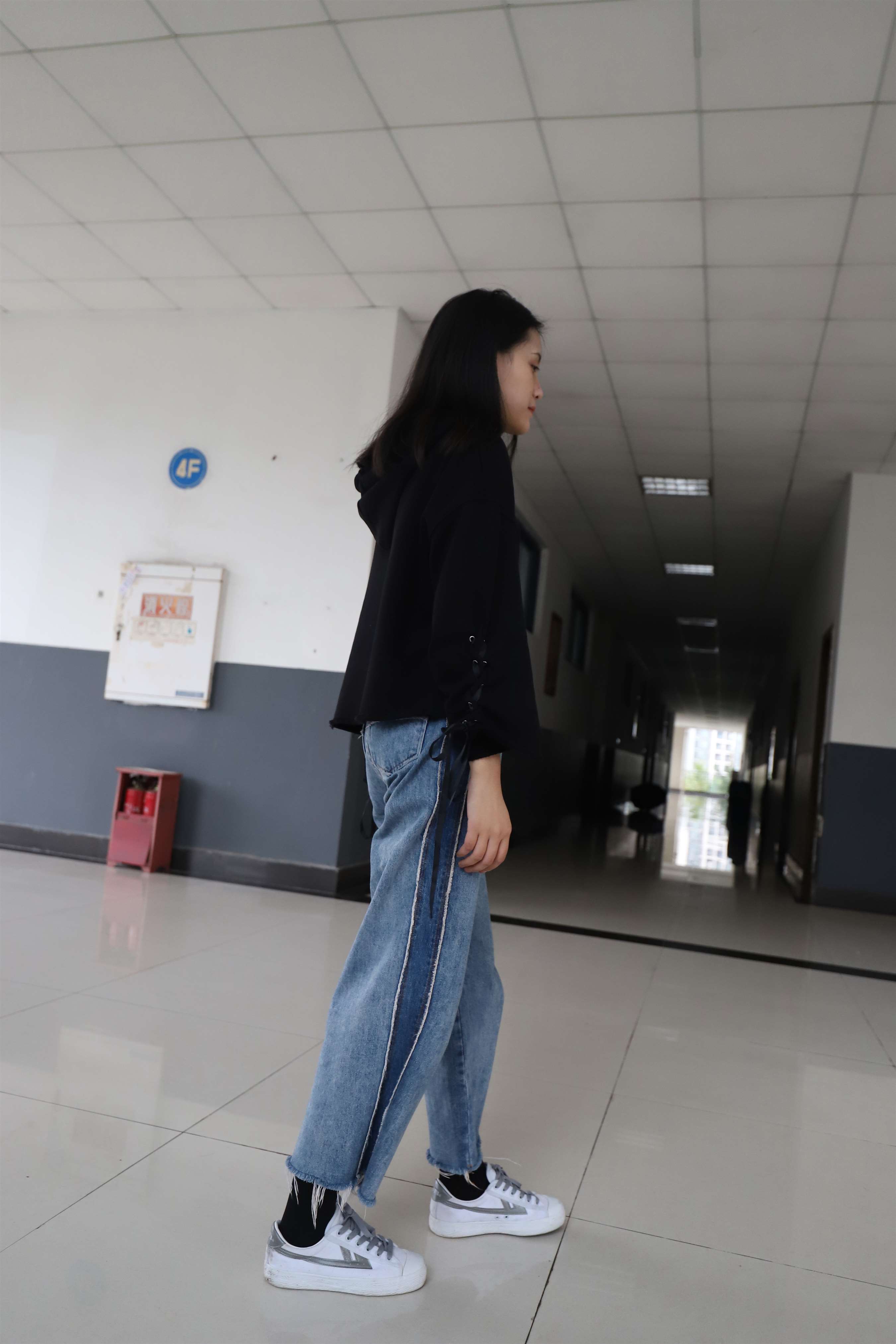 《板鞋の黑长棉袜》作品图