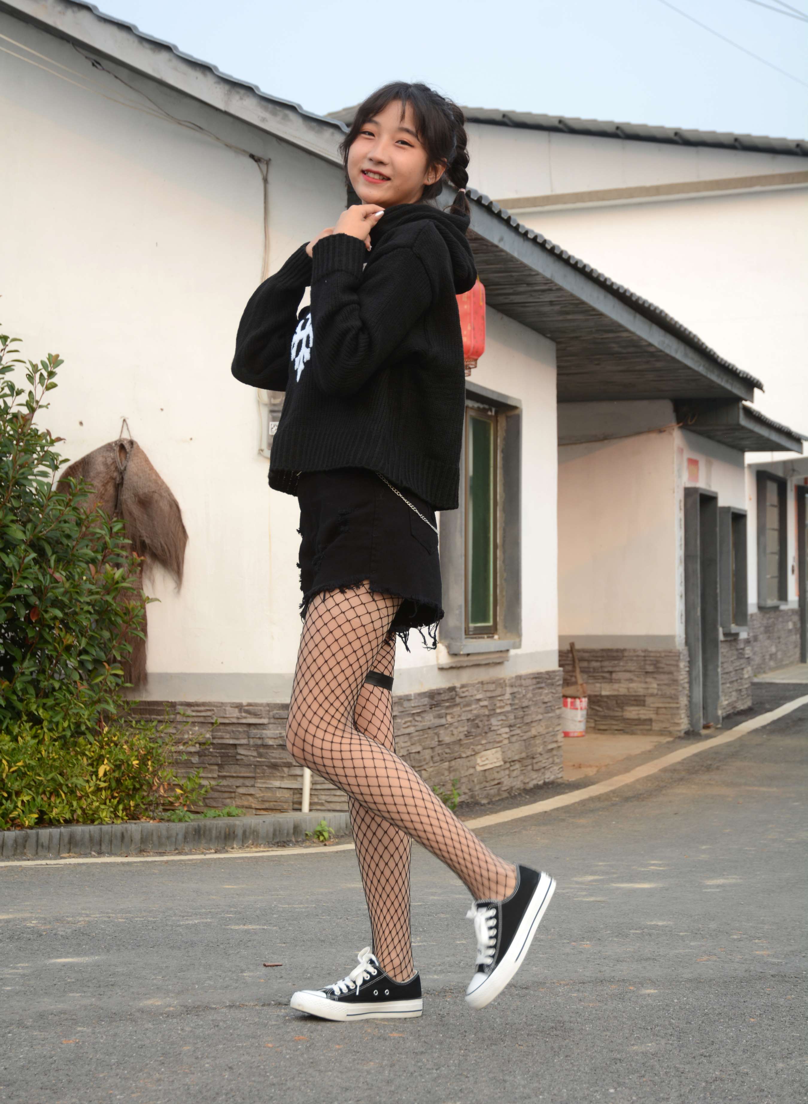 《点点 时尚村姑》作品图