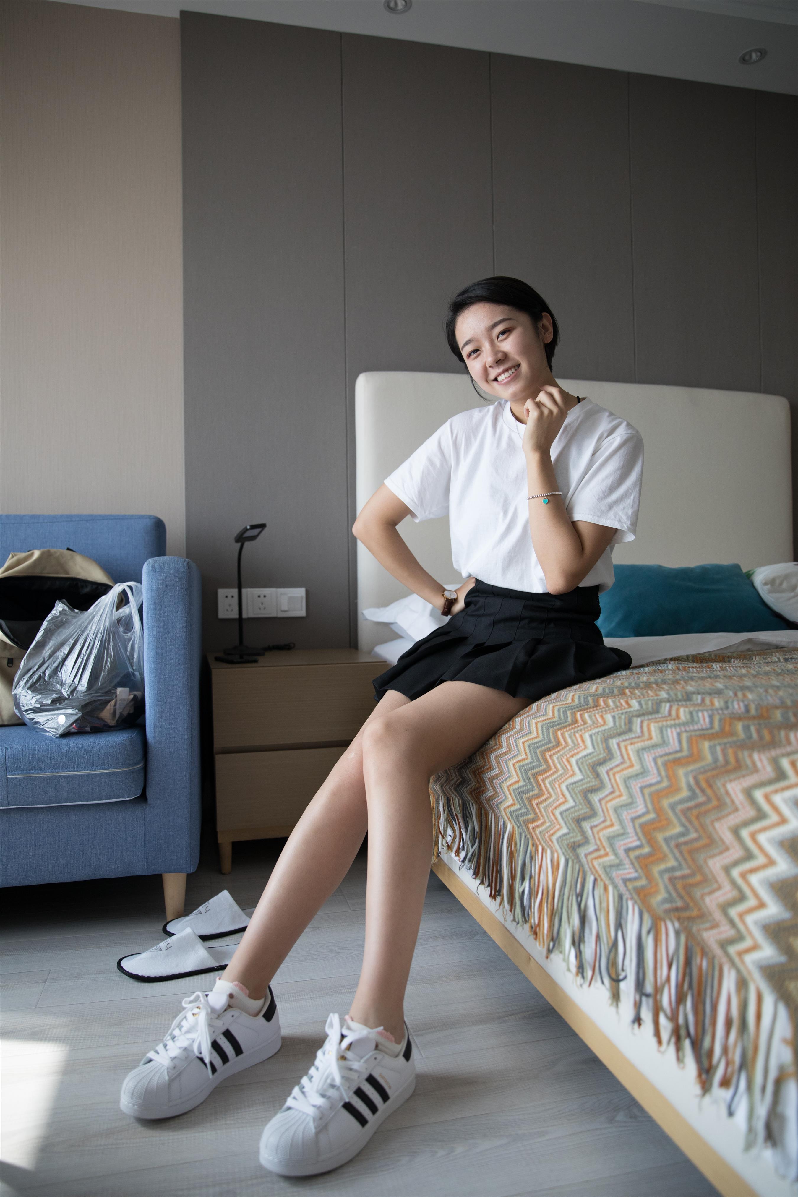 《爱笑的少女の板鞋棉袜脚+视频1个》作品图