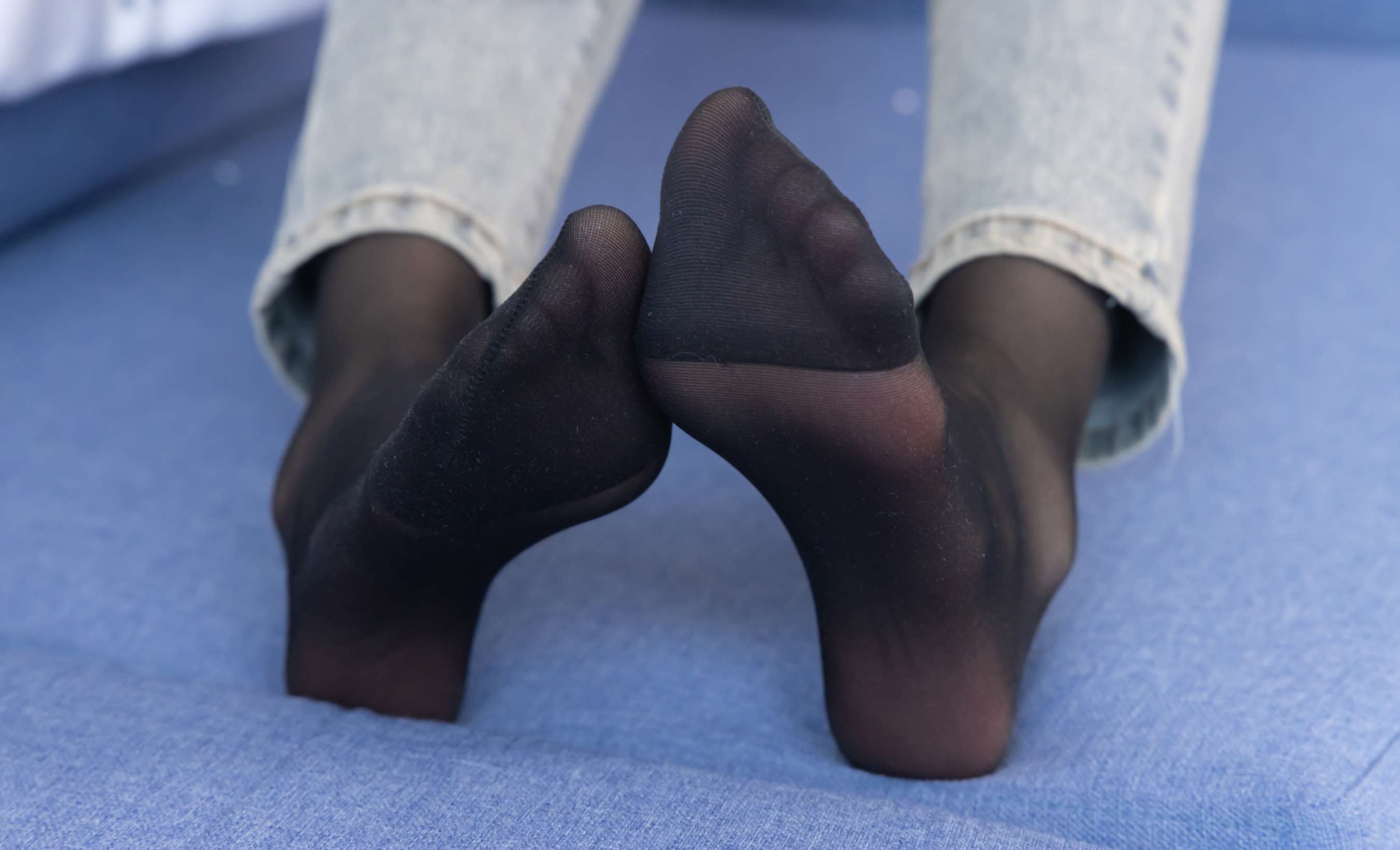 《稚予-高跟裤里丝の裸足》作品图