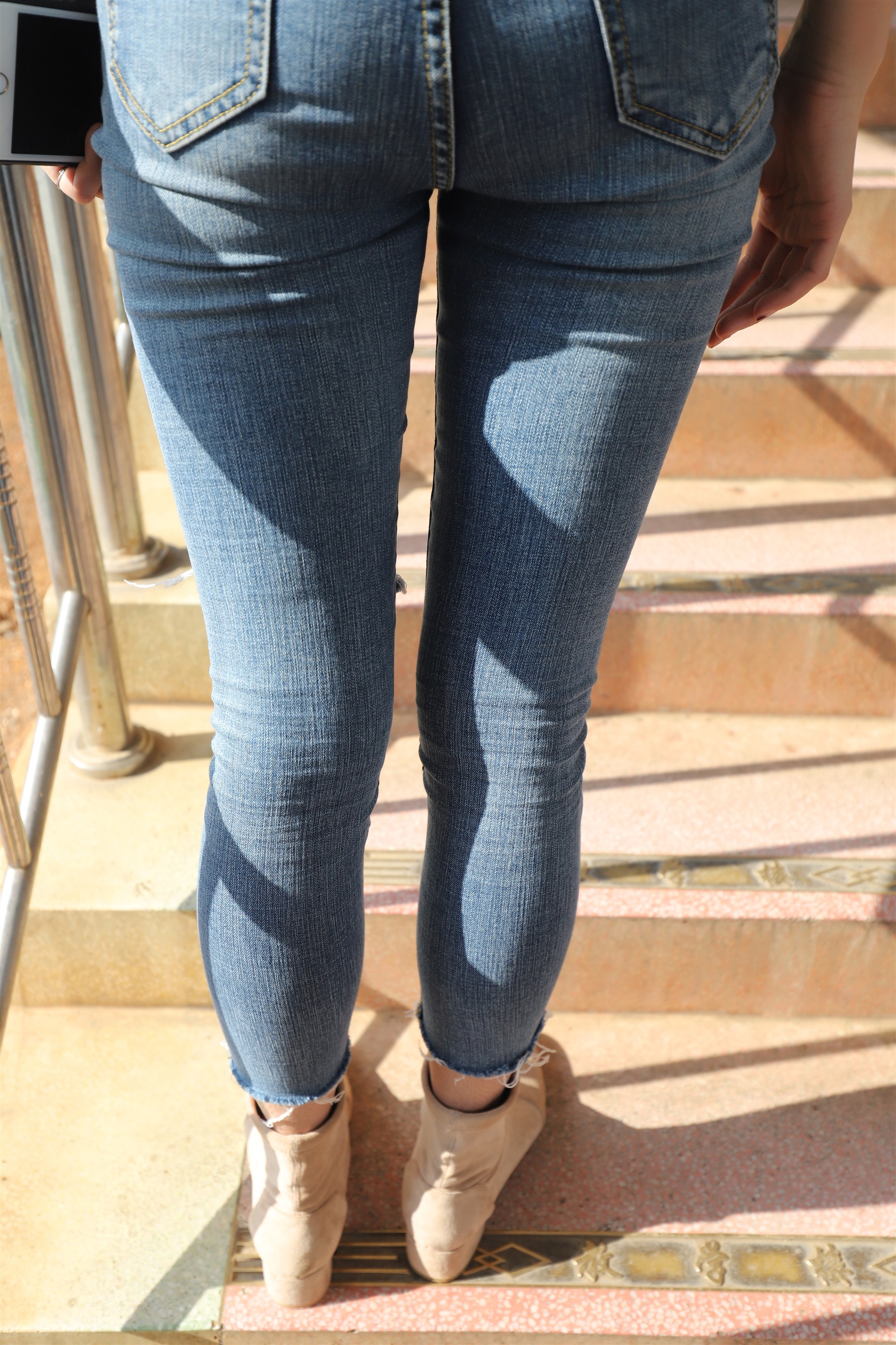 《八分牛仔の发黄船袜脚丫》作品图