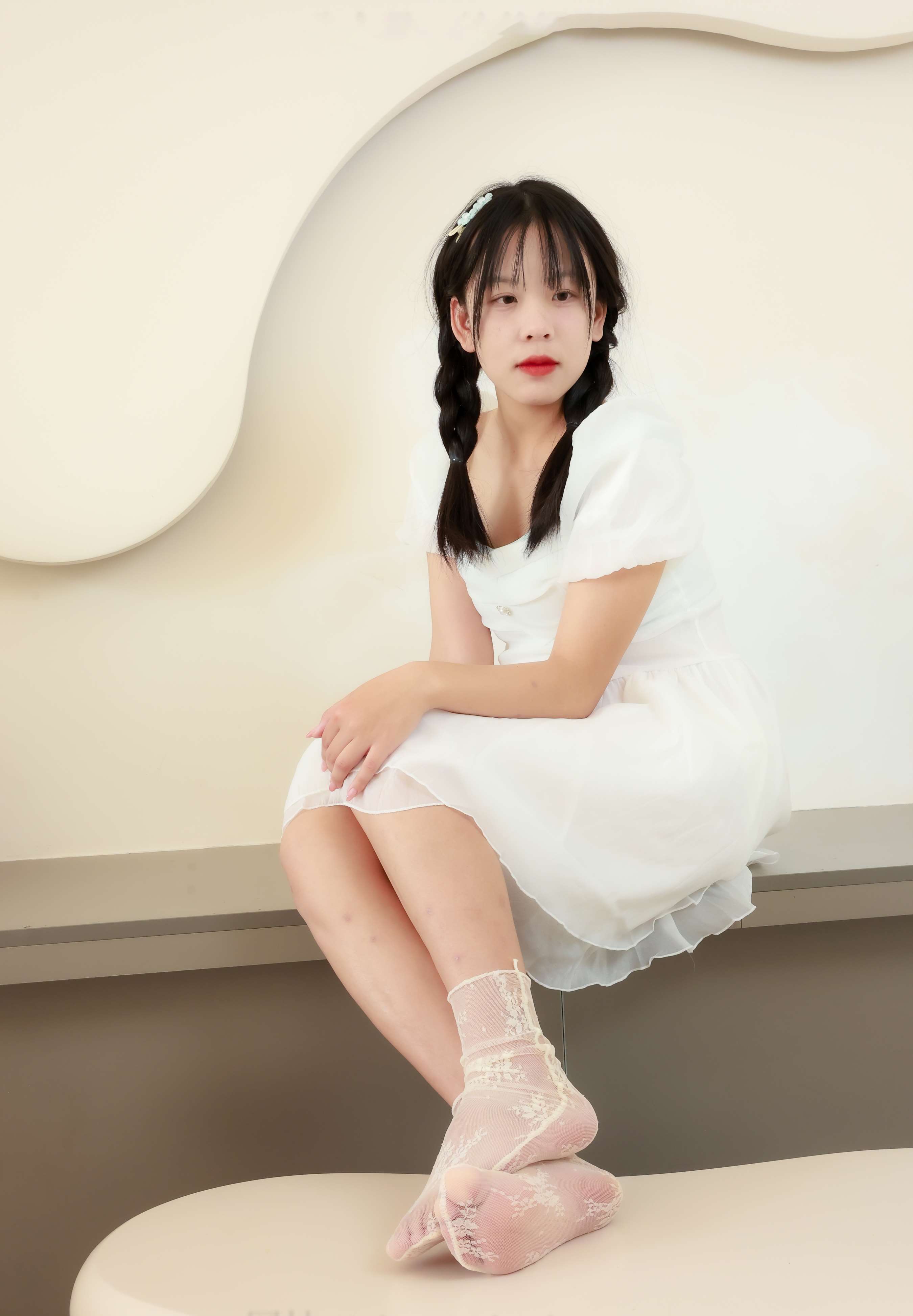 《琳琳白连衣裙の嫩足》作品图