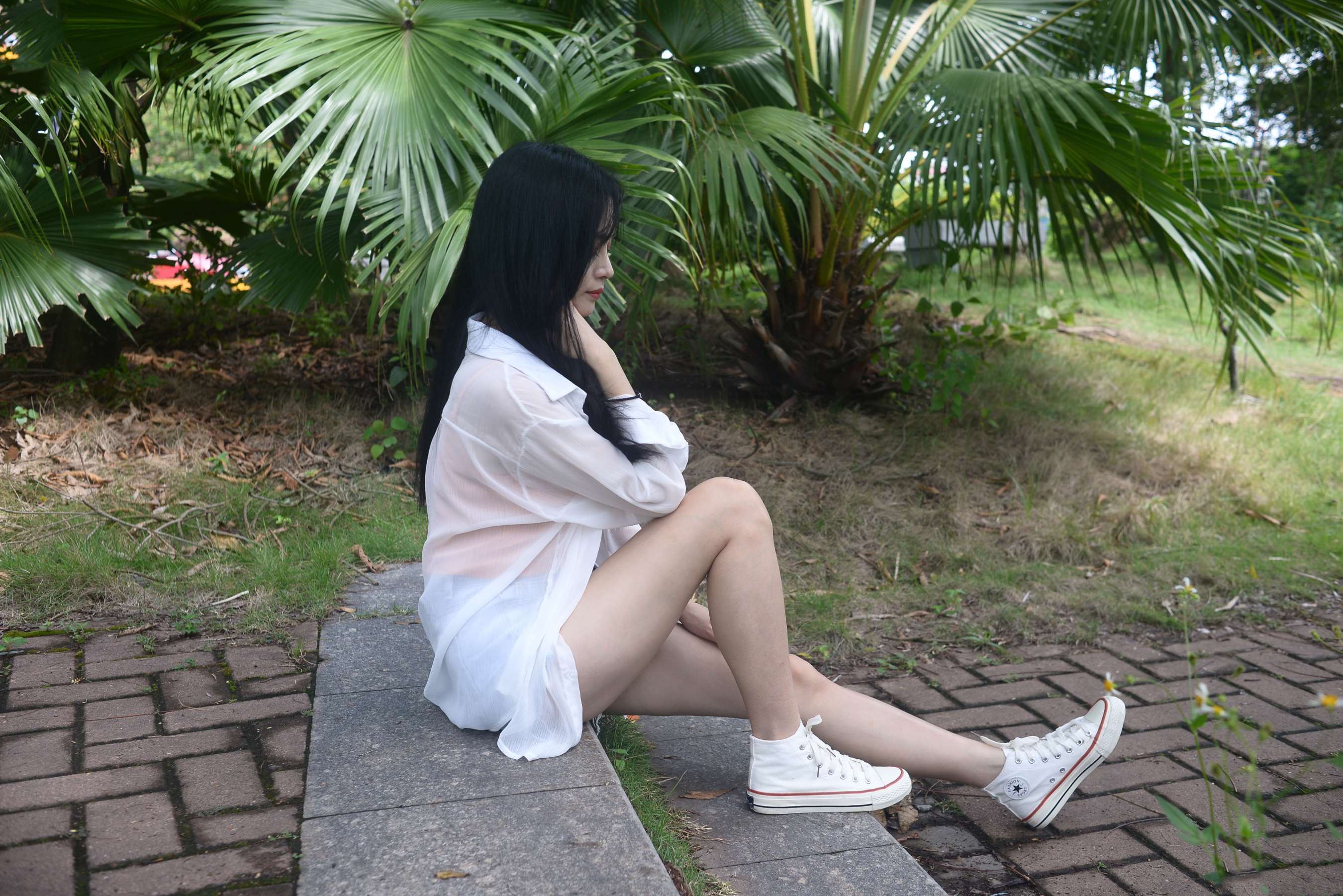 《少女热裤帆布鞋の棉袜脚》作品图