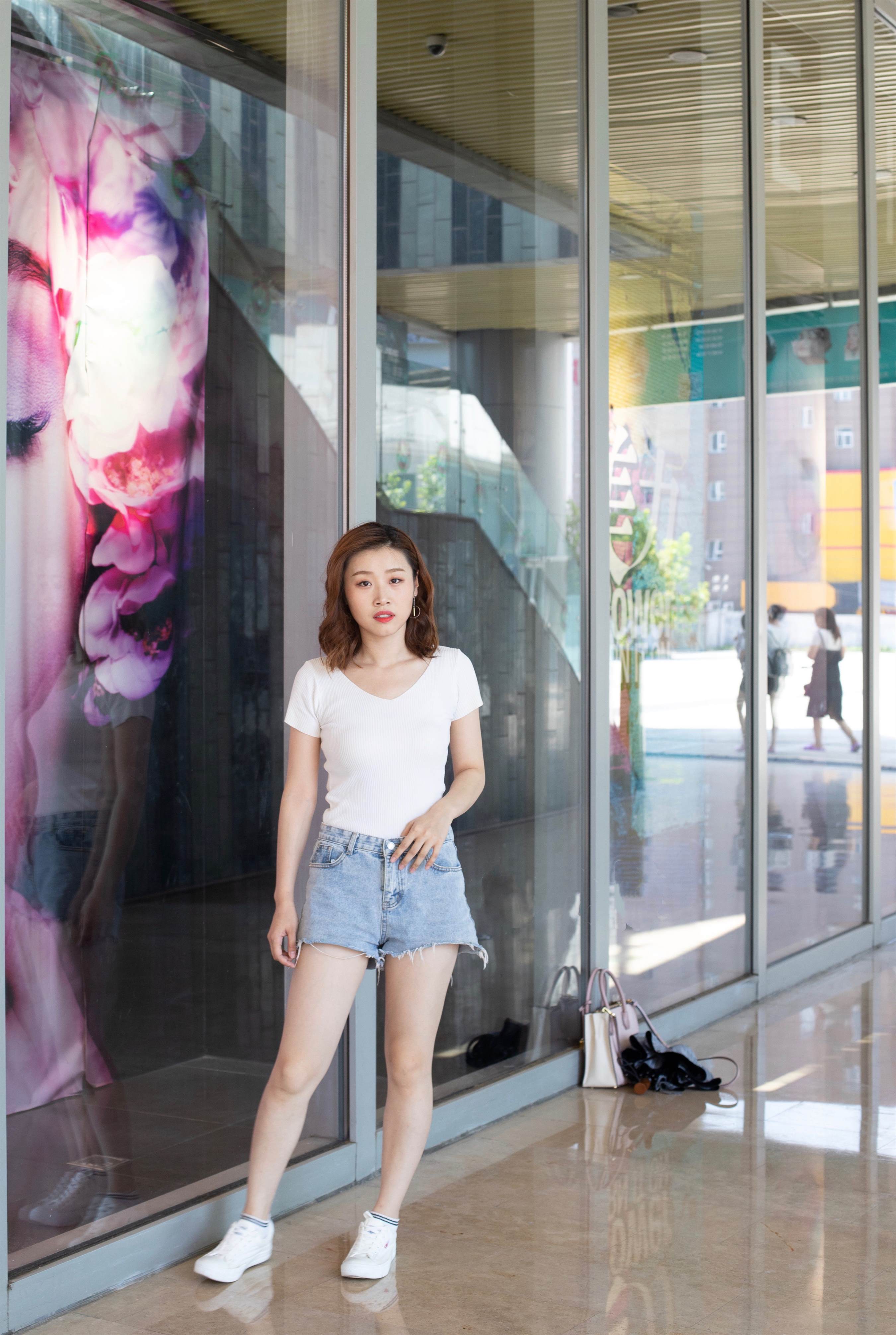 《商场越拍少女板鞋の棉袜脚+视频1个》作品图