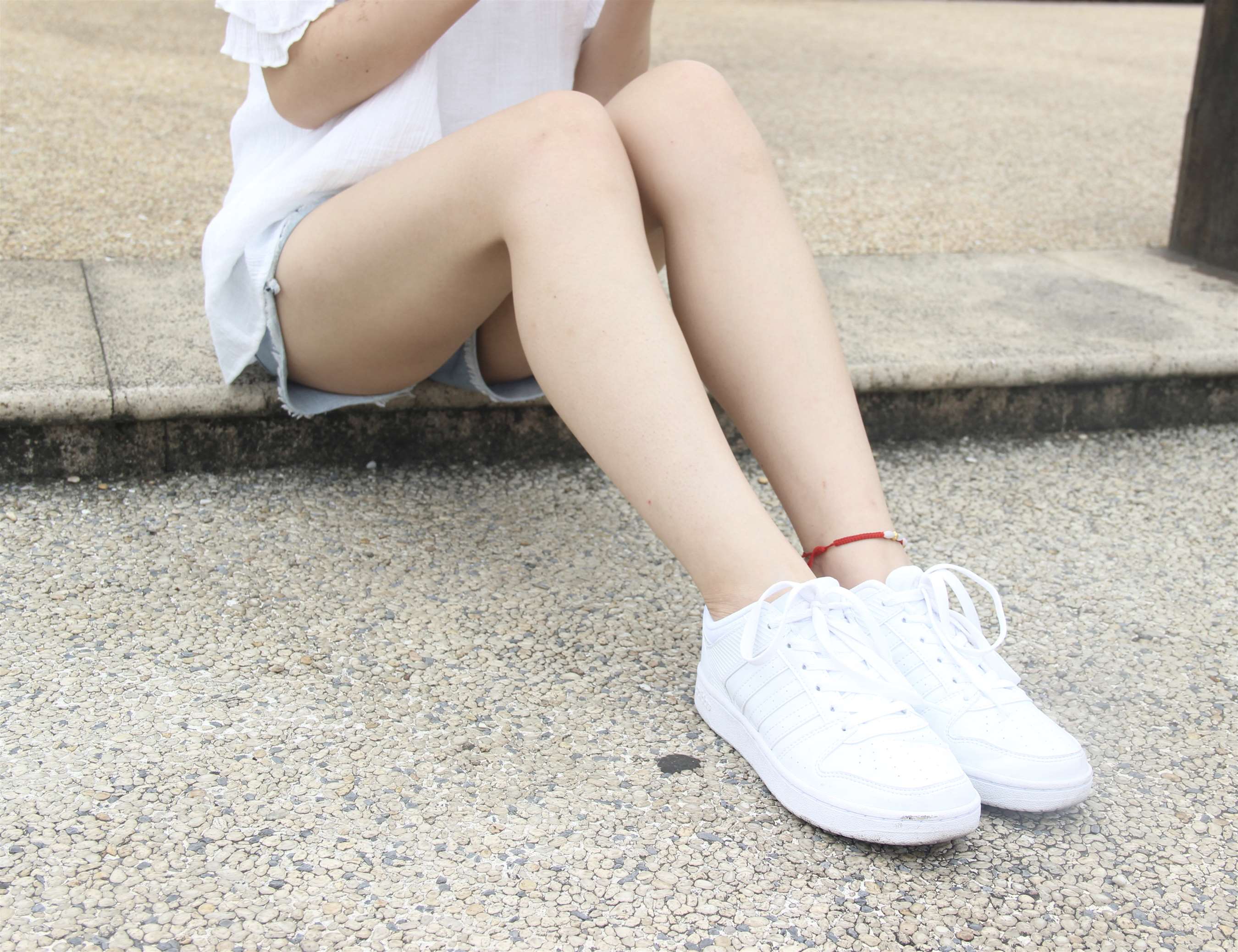 《热裤の粉船袜脚》作品图