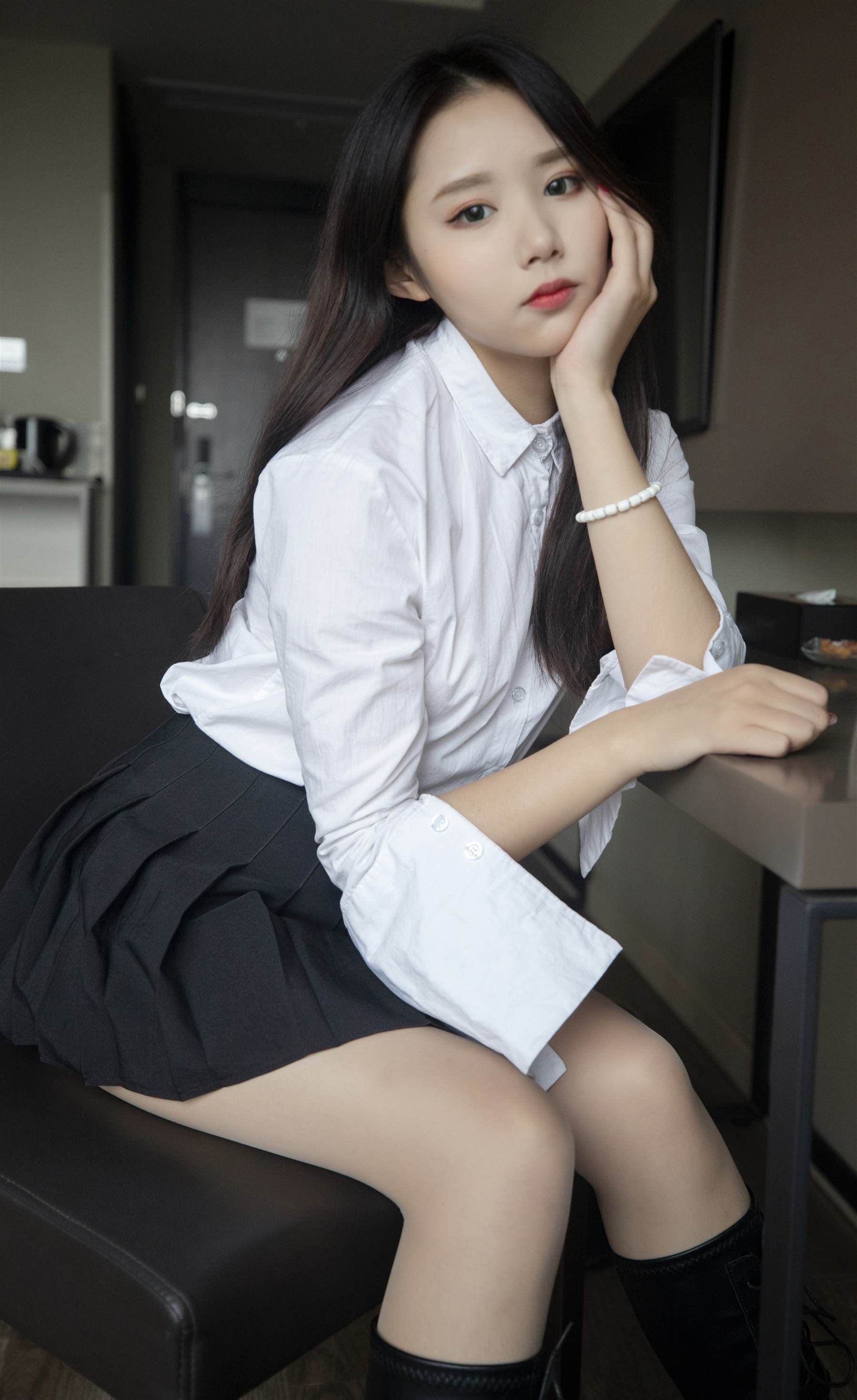 《长靴肉丝脚丫》作品图