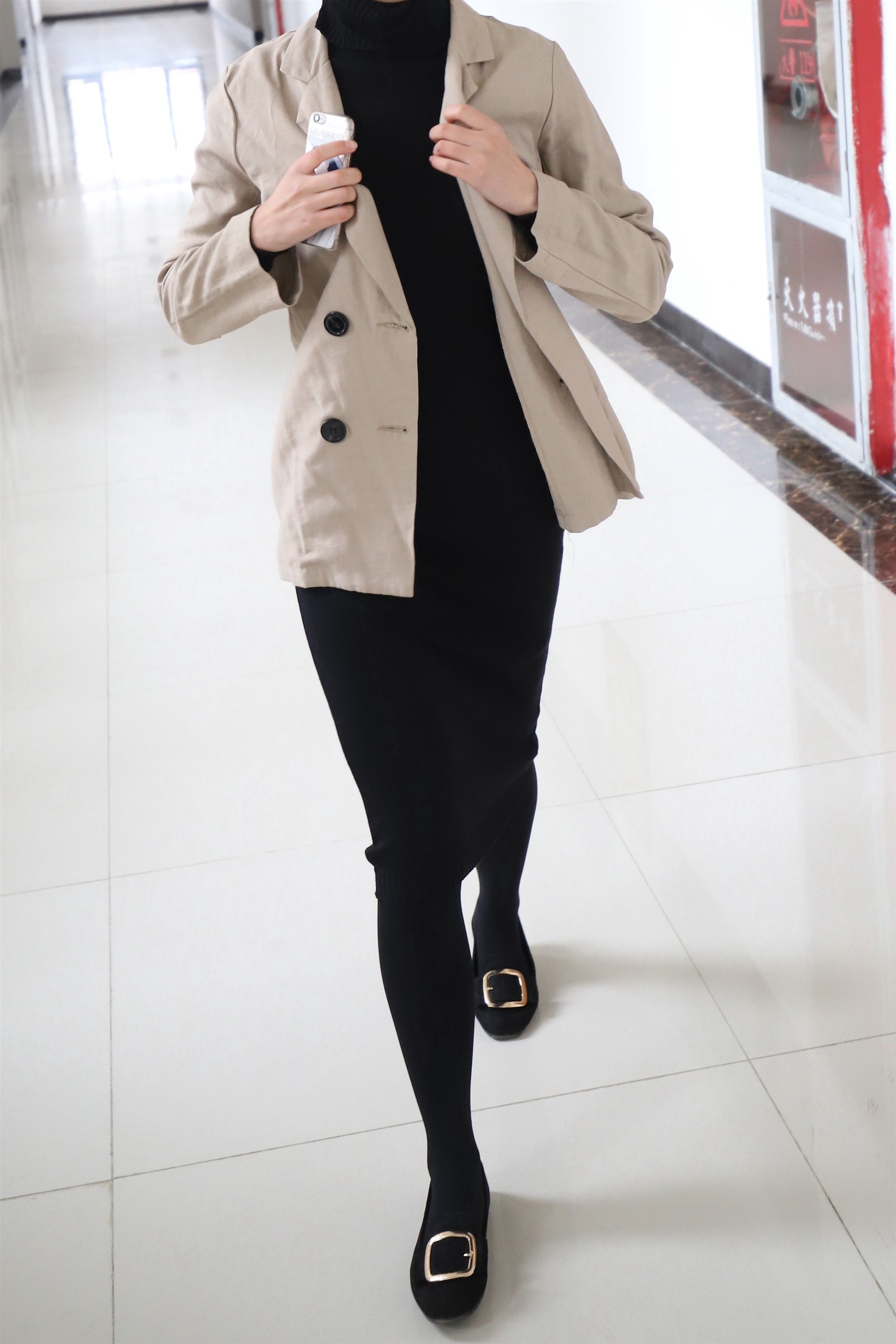 《大三学姐厚丝袜脚丫》作品图