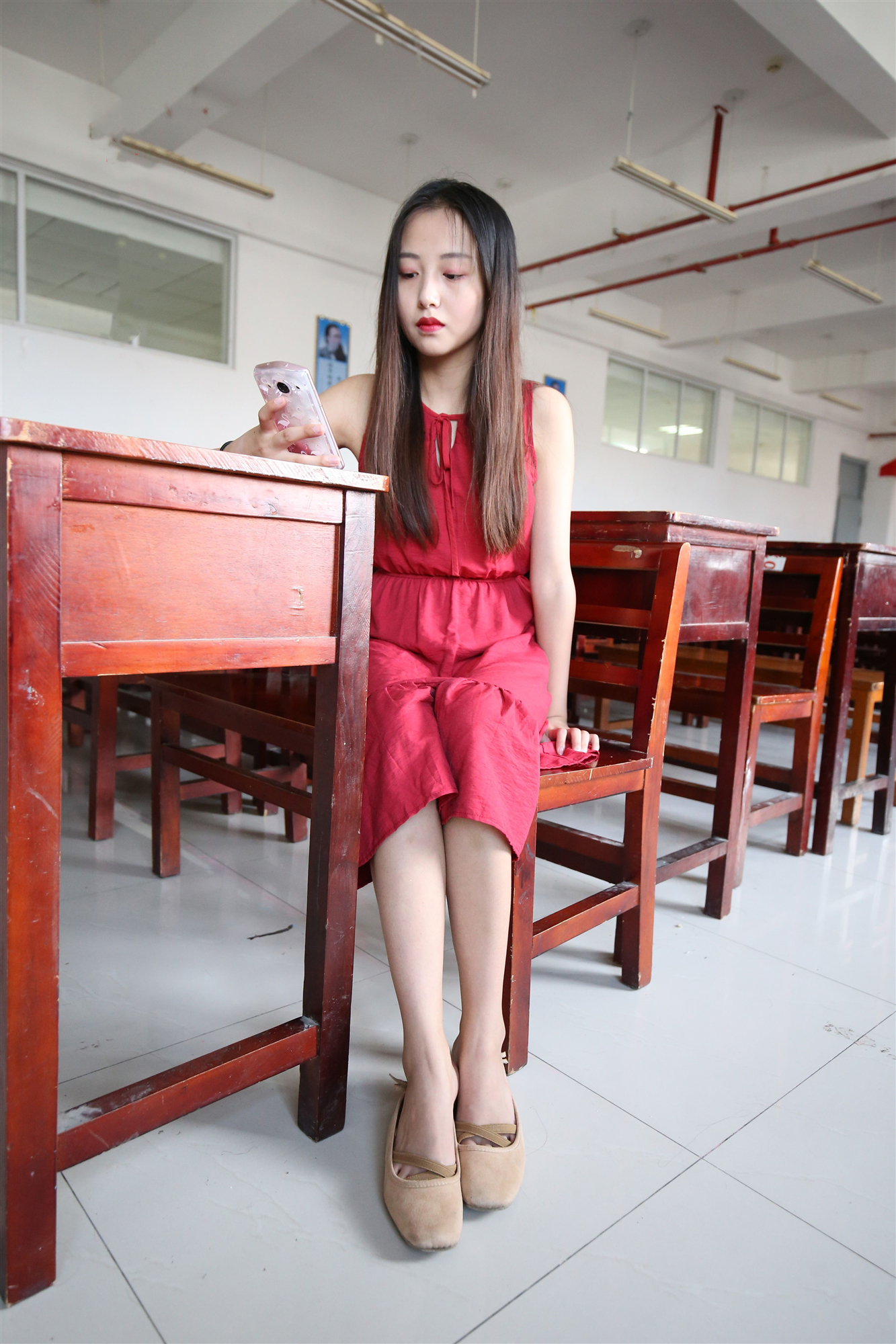 《教室冰丝の裸足》作品图