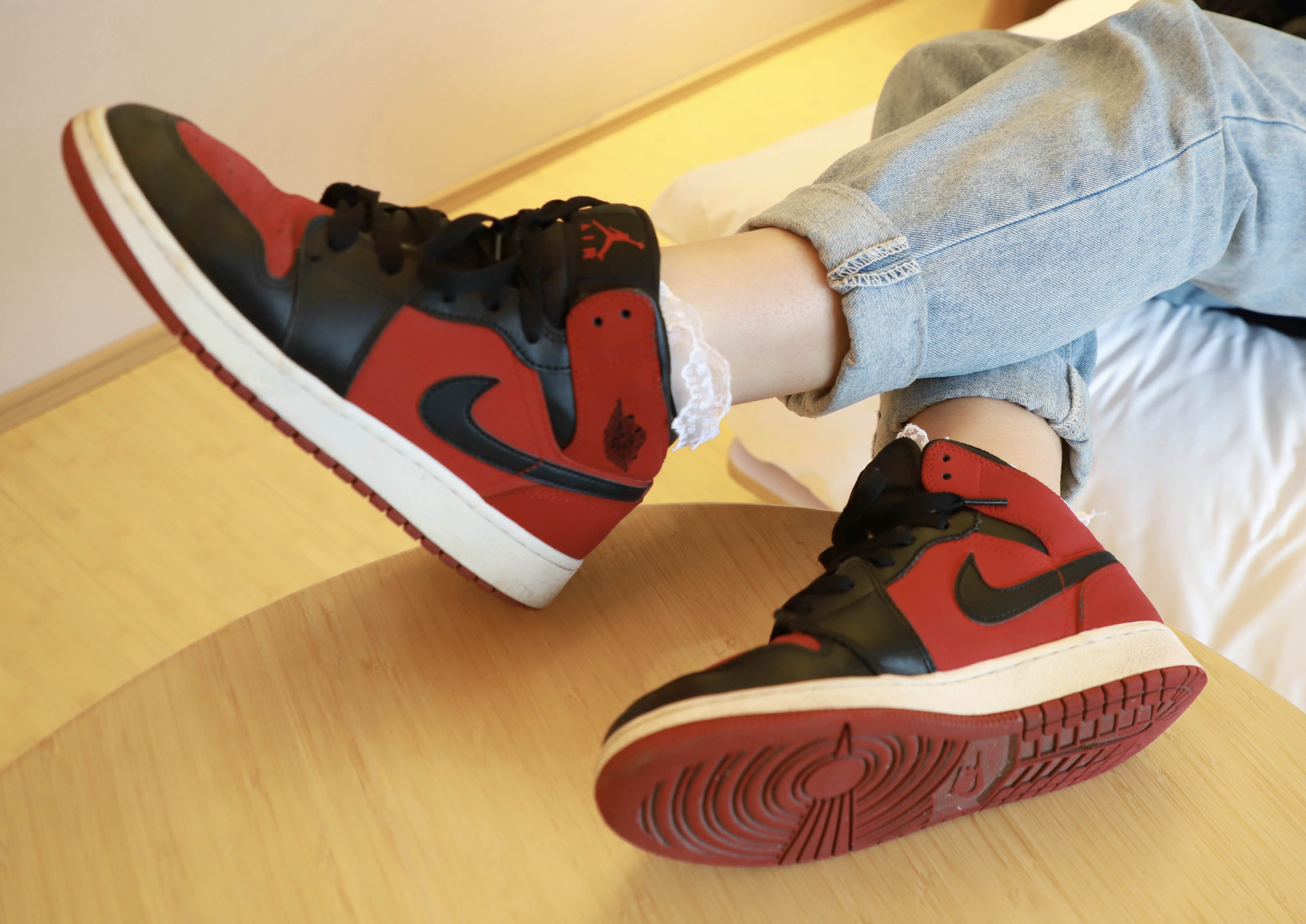 《球鞋公主袜の脱袜图》作品图