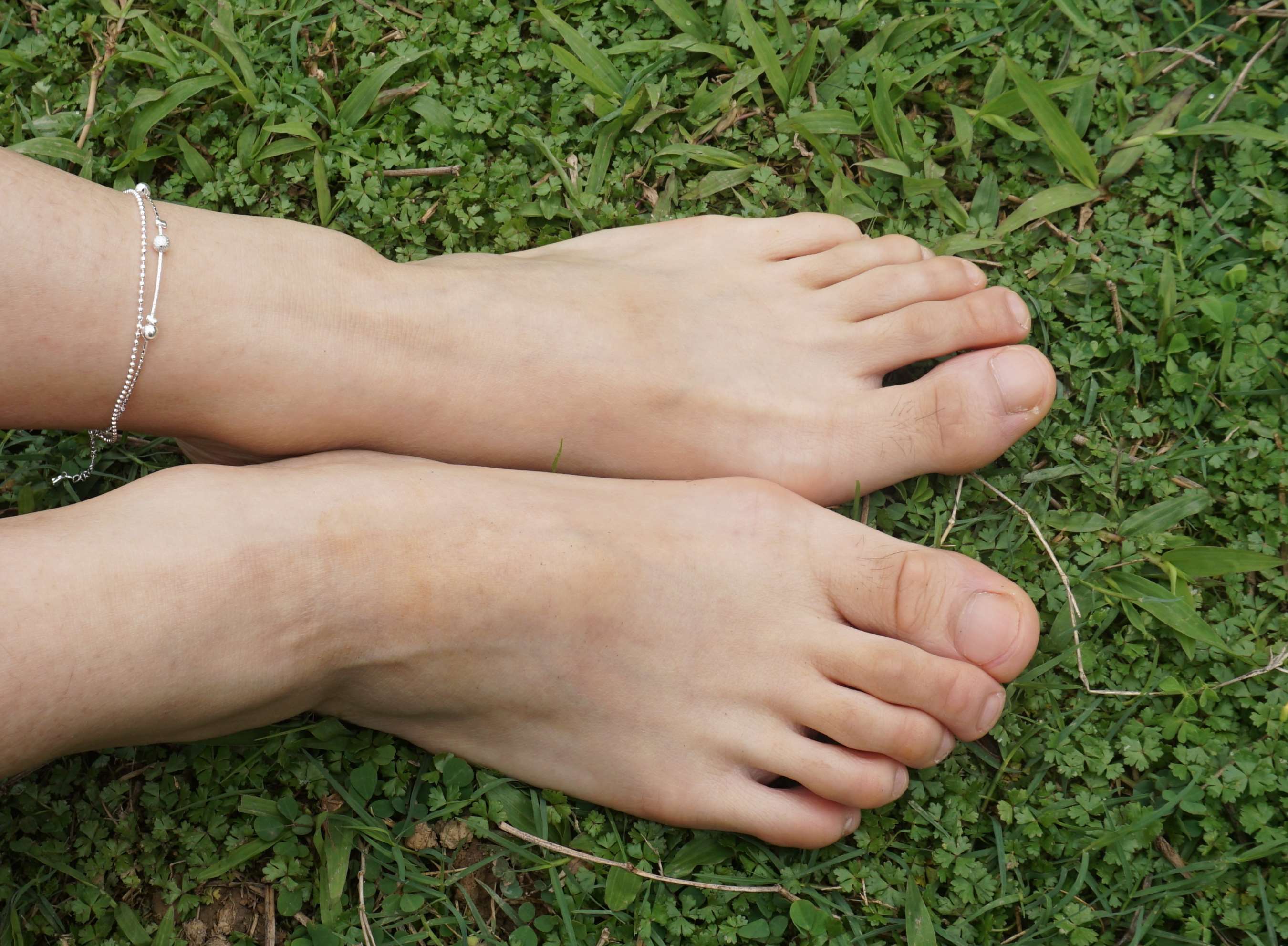 《文静师妹的惠惠，雪白的脚底》作品图