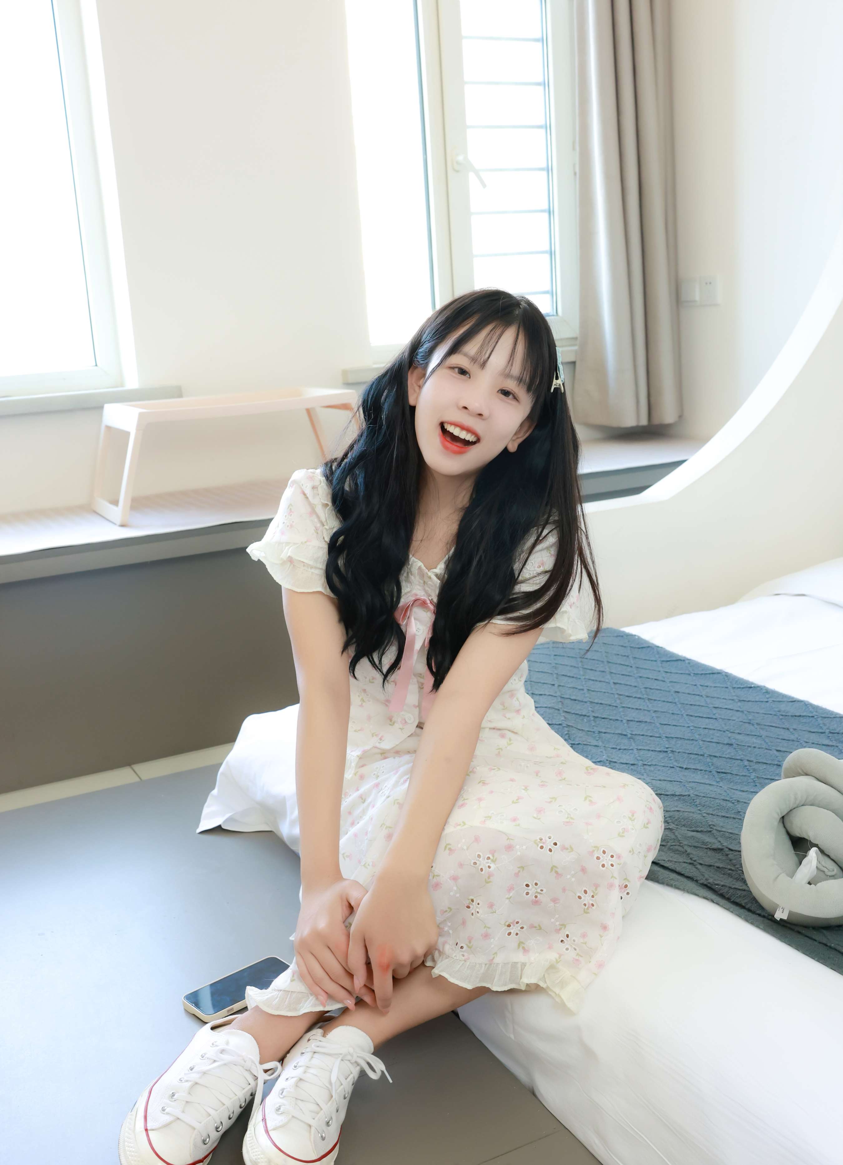 《琳琳连衣裙の嫩足》作品图