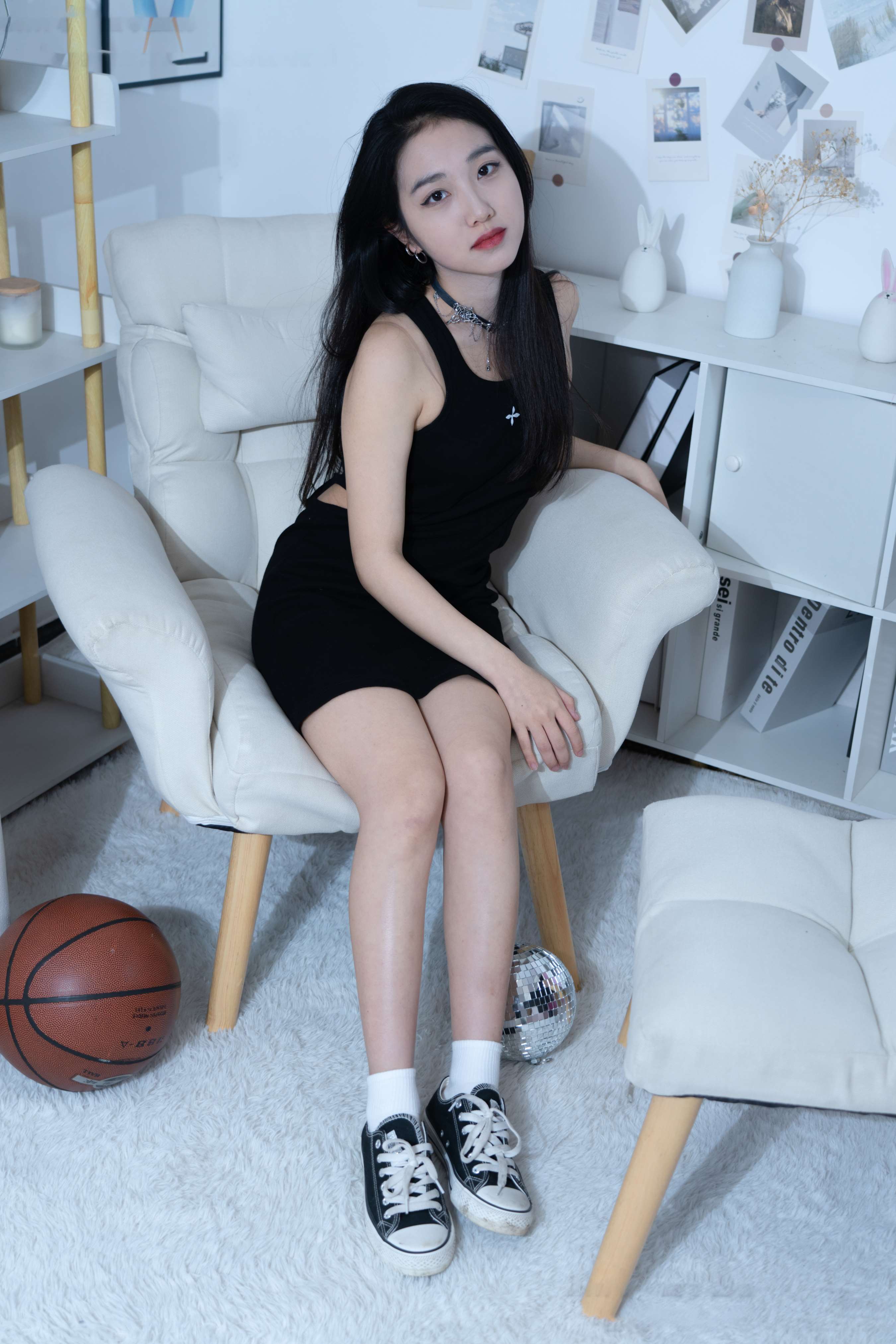 《筱筱-帆布鞋、白棉袜、裸足》作品图