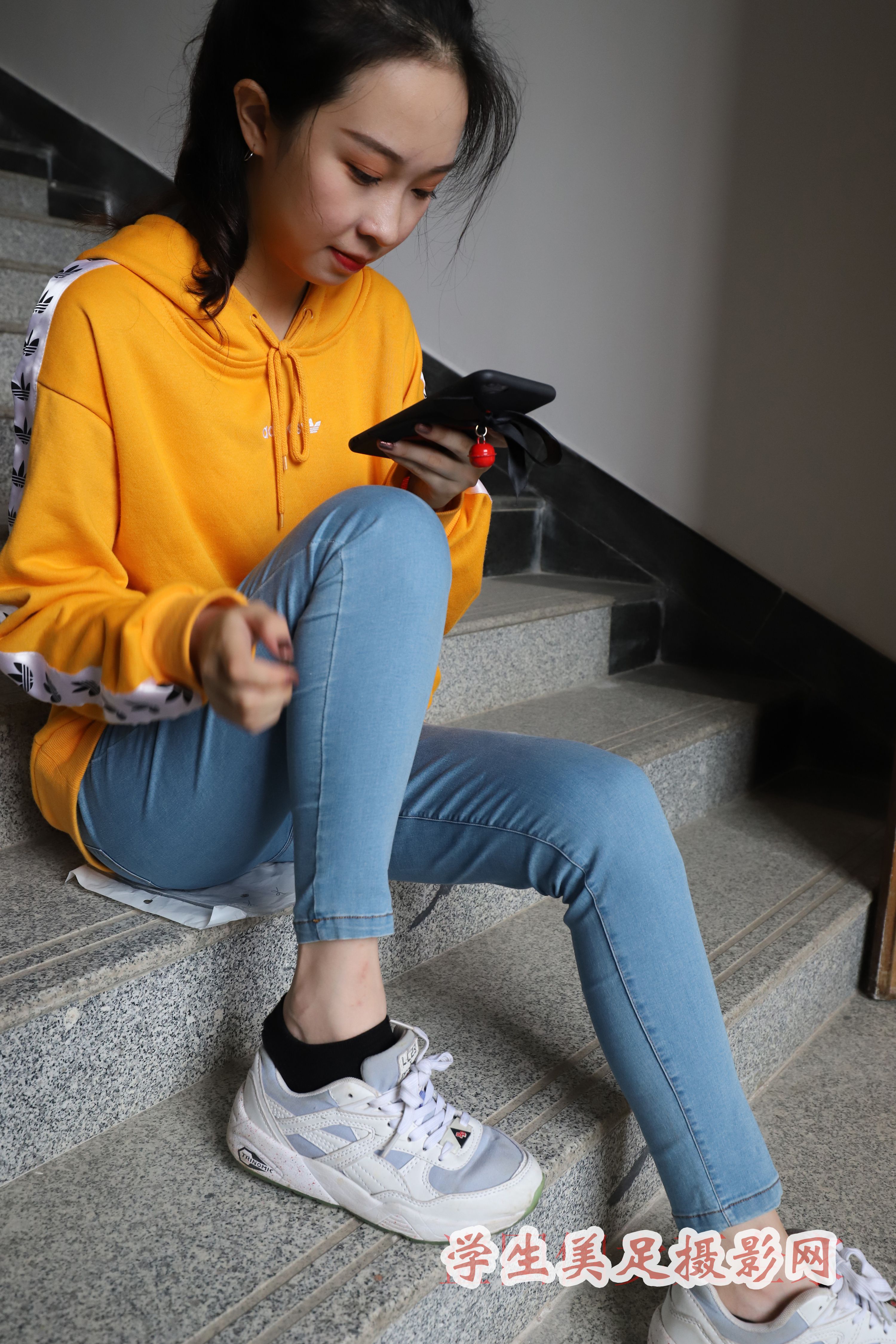 《学妹船袜脱袜全过程》作品图