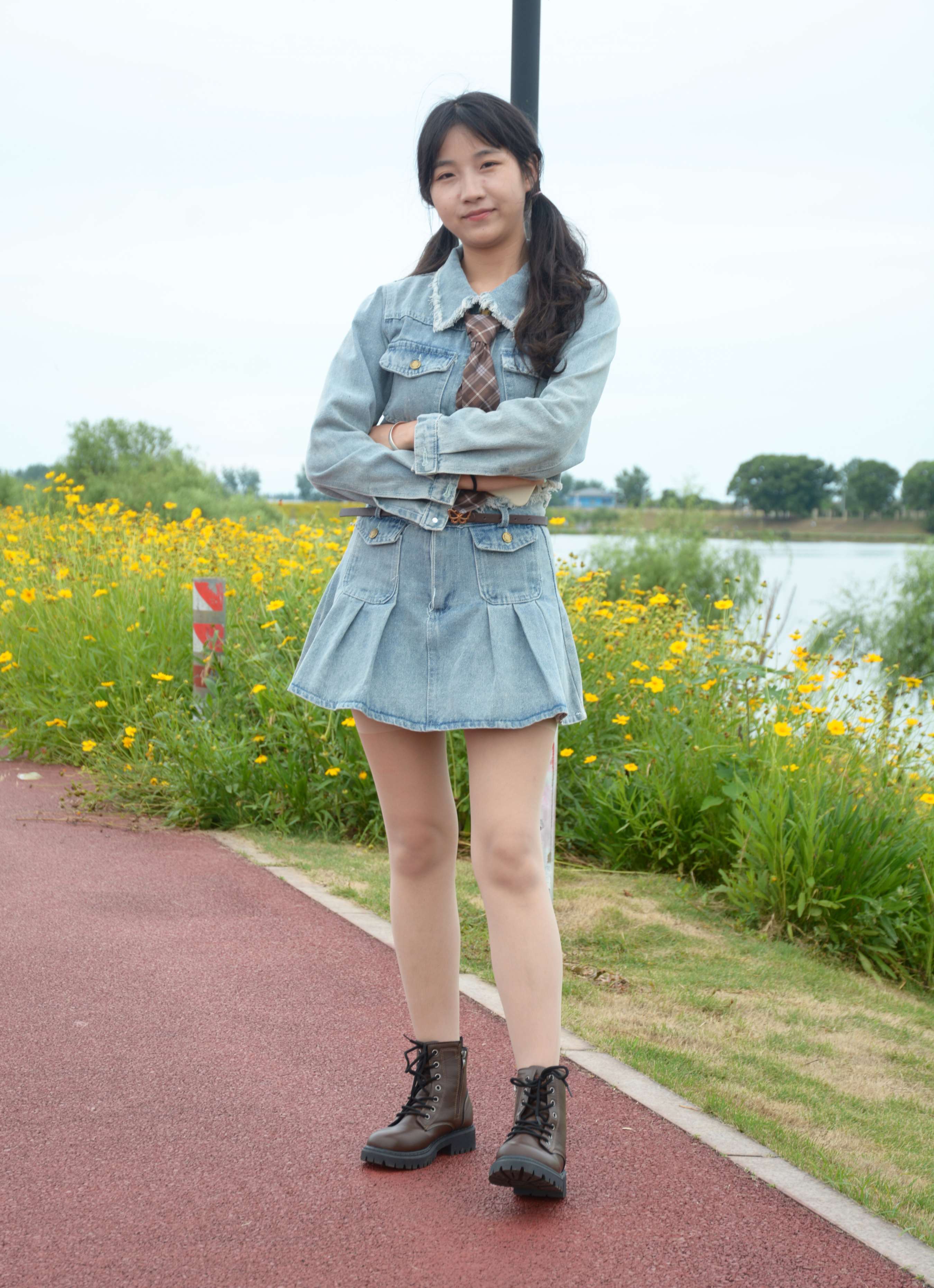 《点点 十月牛仔》作品图