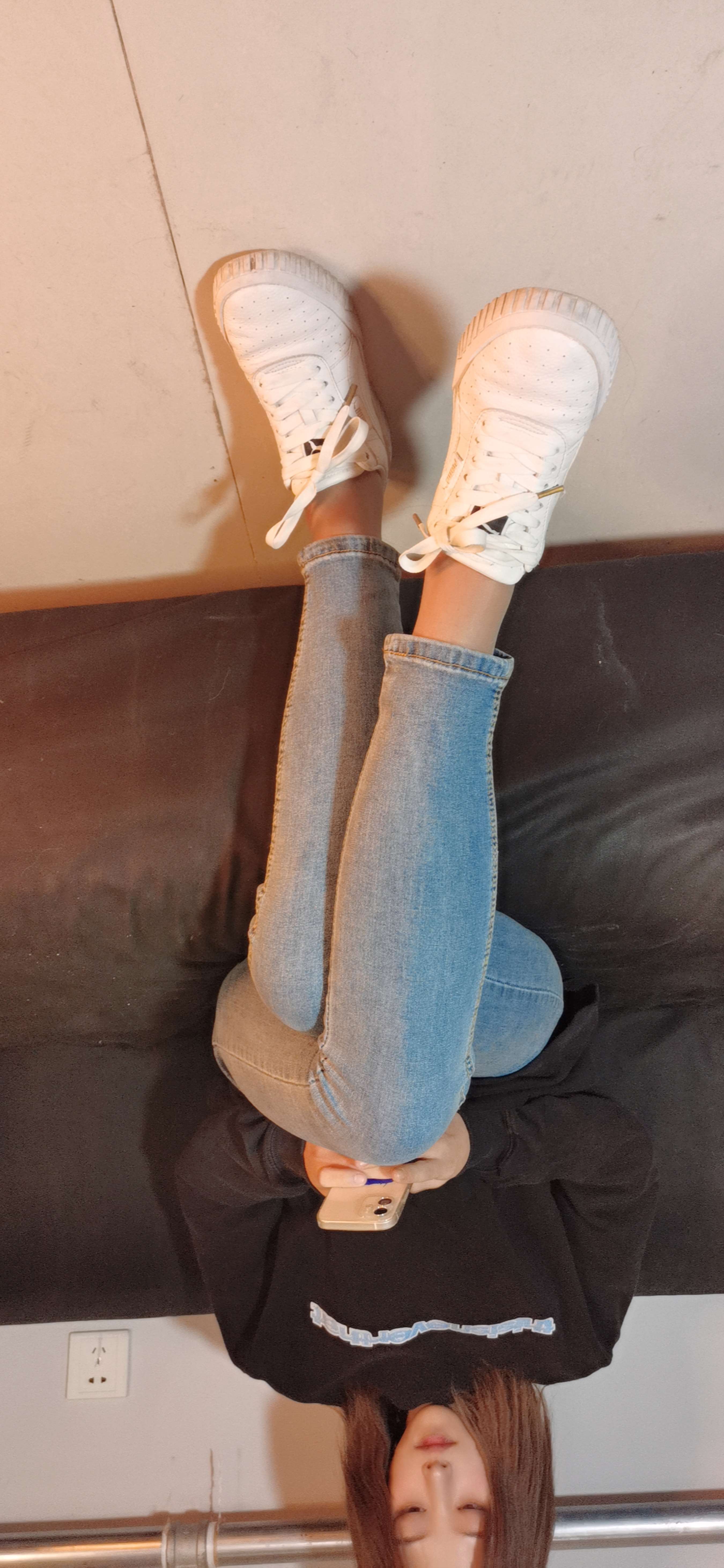 《偷拍表妹的脚》作品图