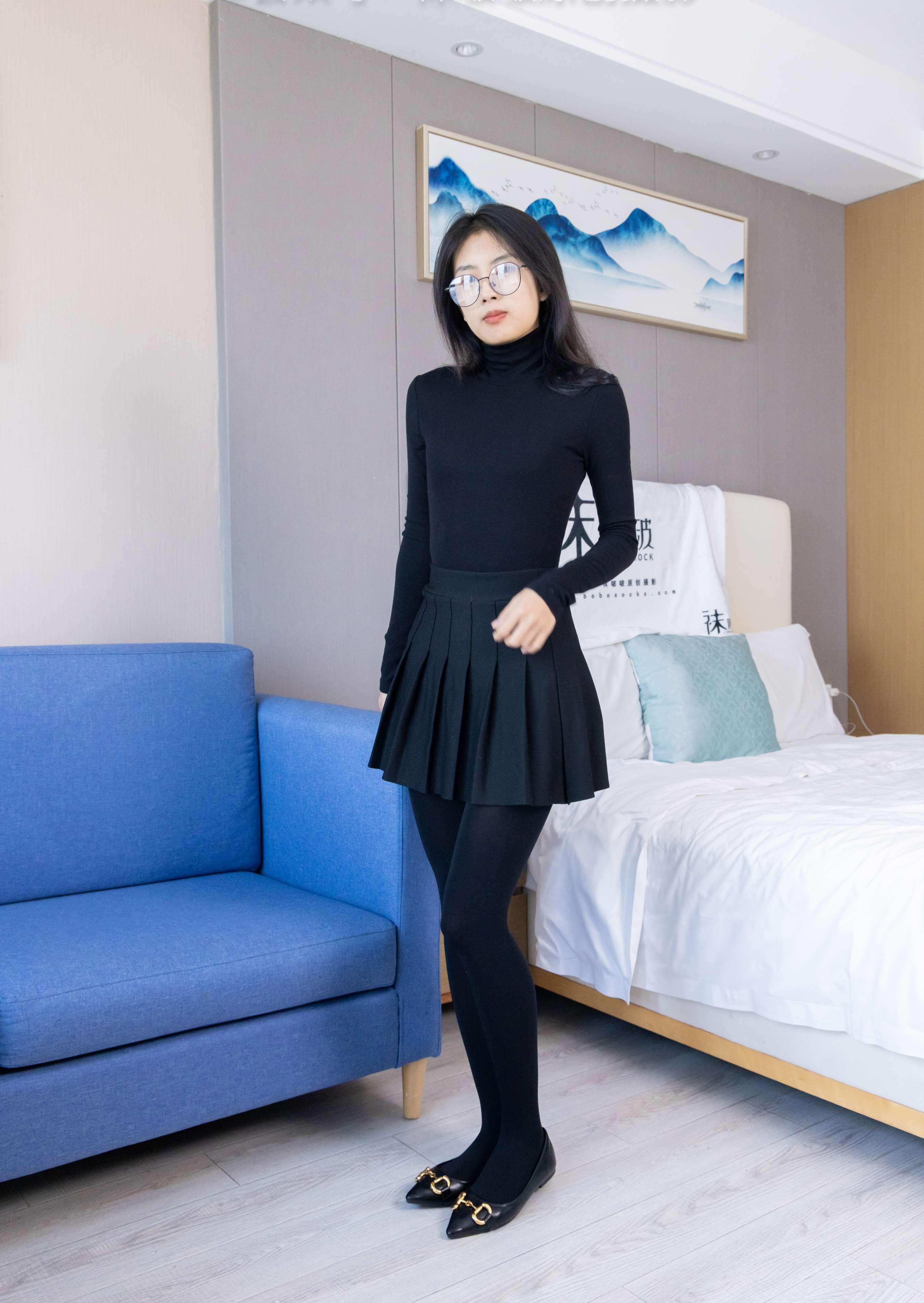 《奶油 平底鞋、厚黑丝、丝袜踩奶油小蛋糕》作品图