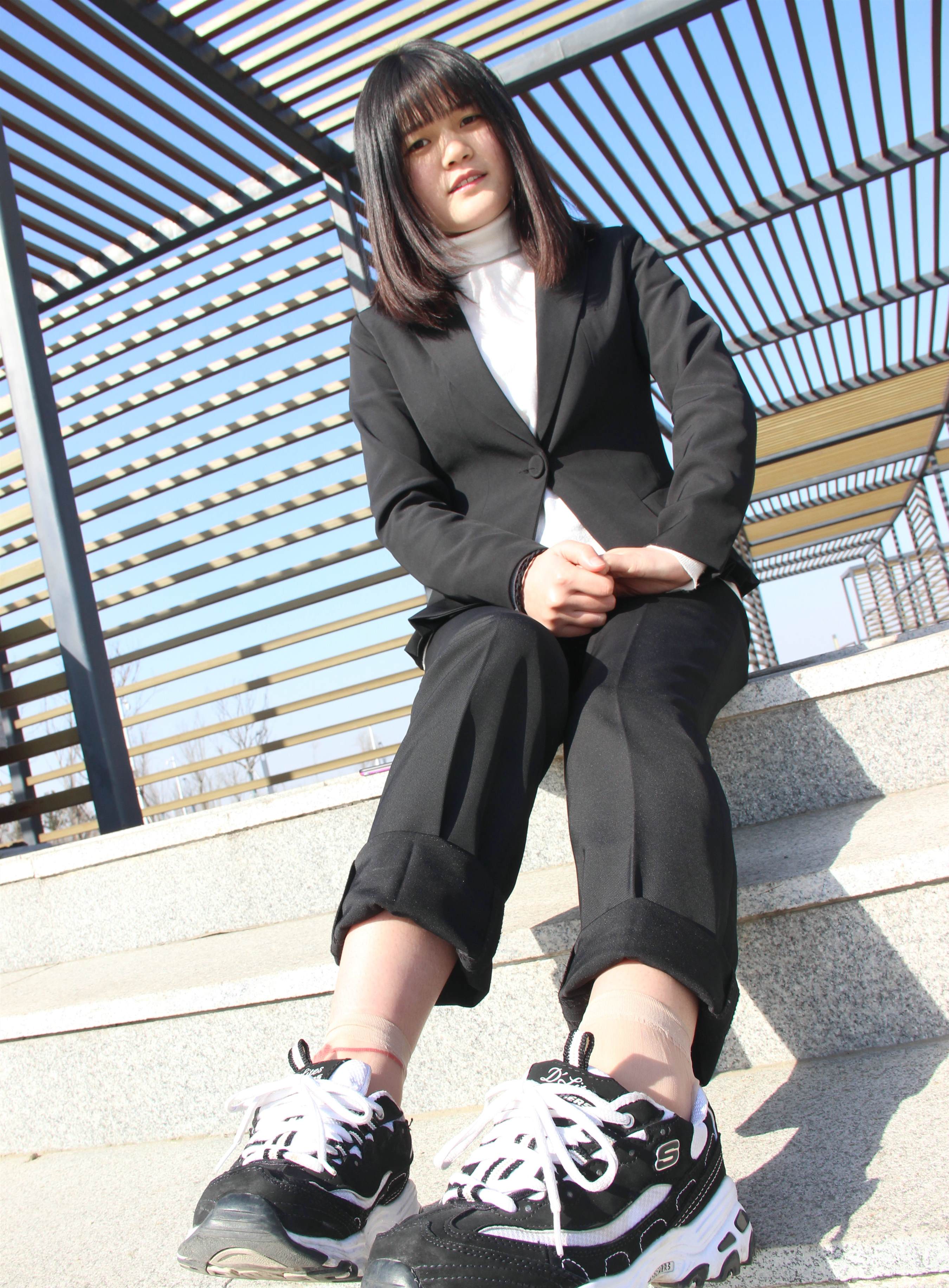 《红色脚绳》作品图