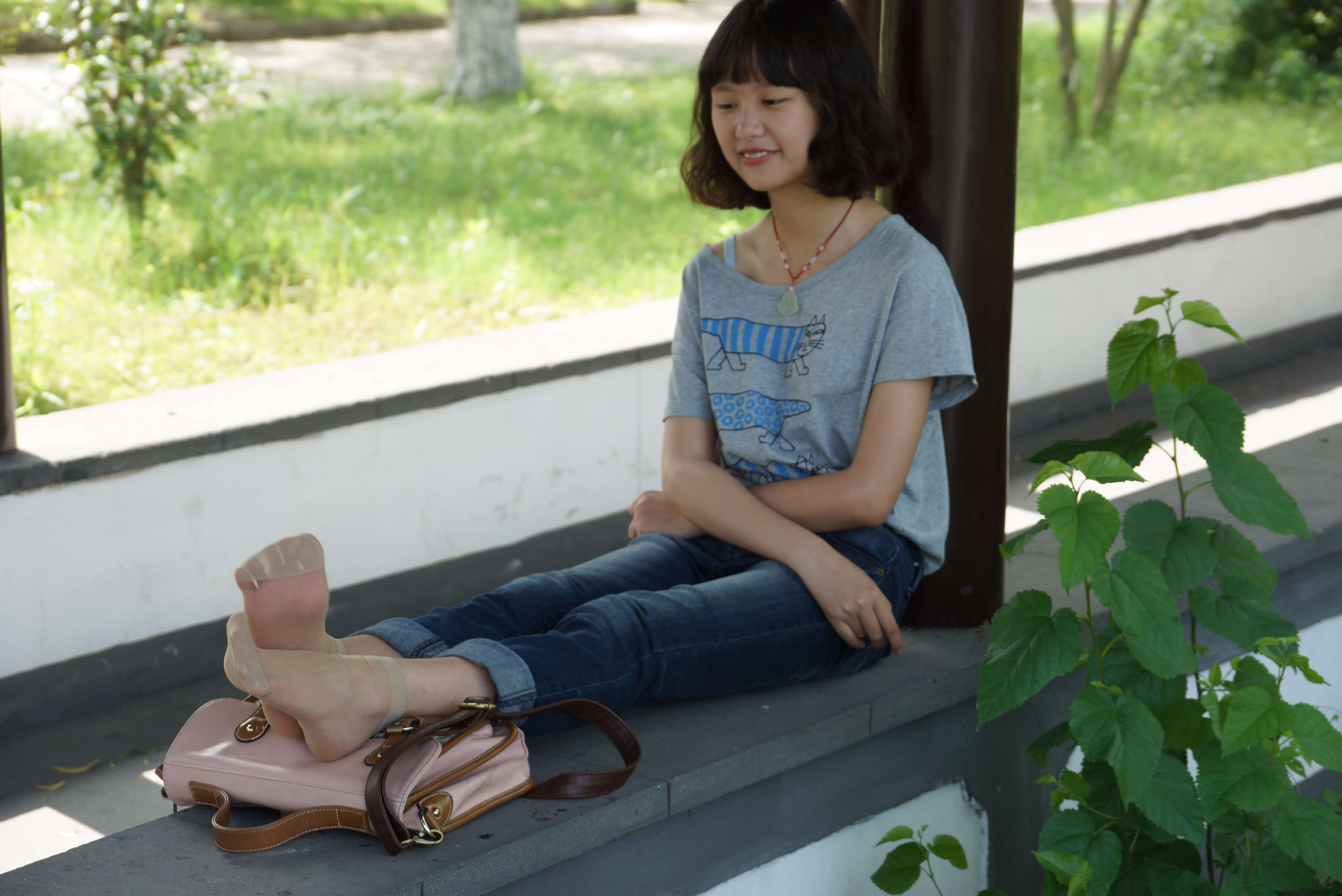 《大一妹子课程较少，被劝来拍摄》作品图