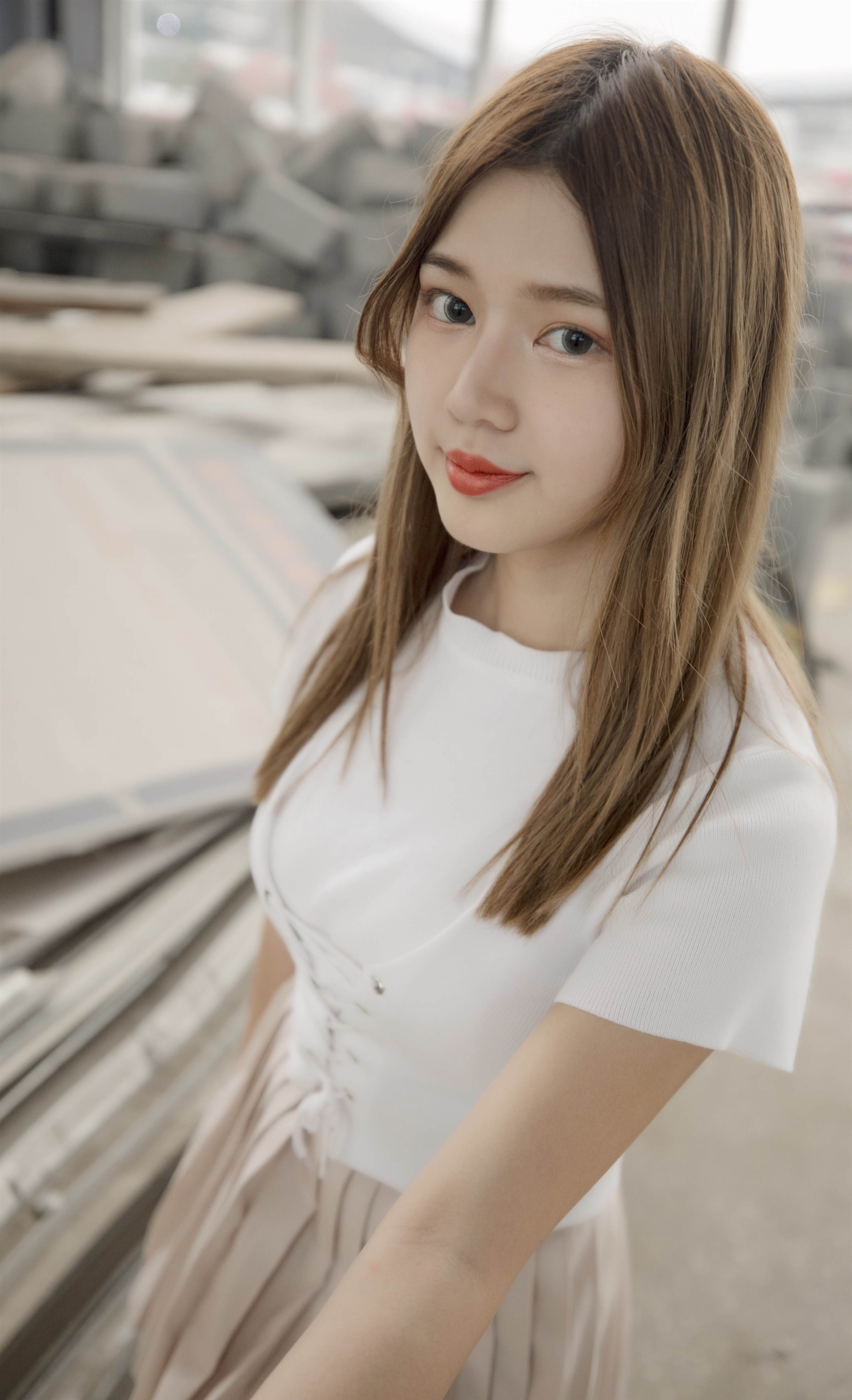 《毛坯房里的丝袜脚丫》作品图