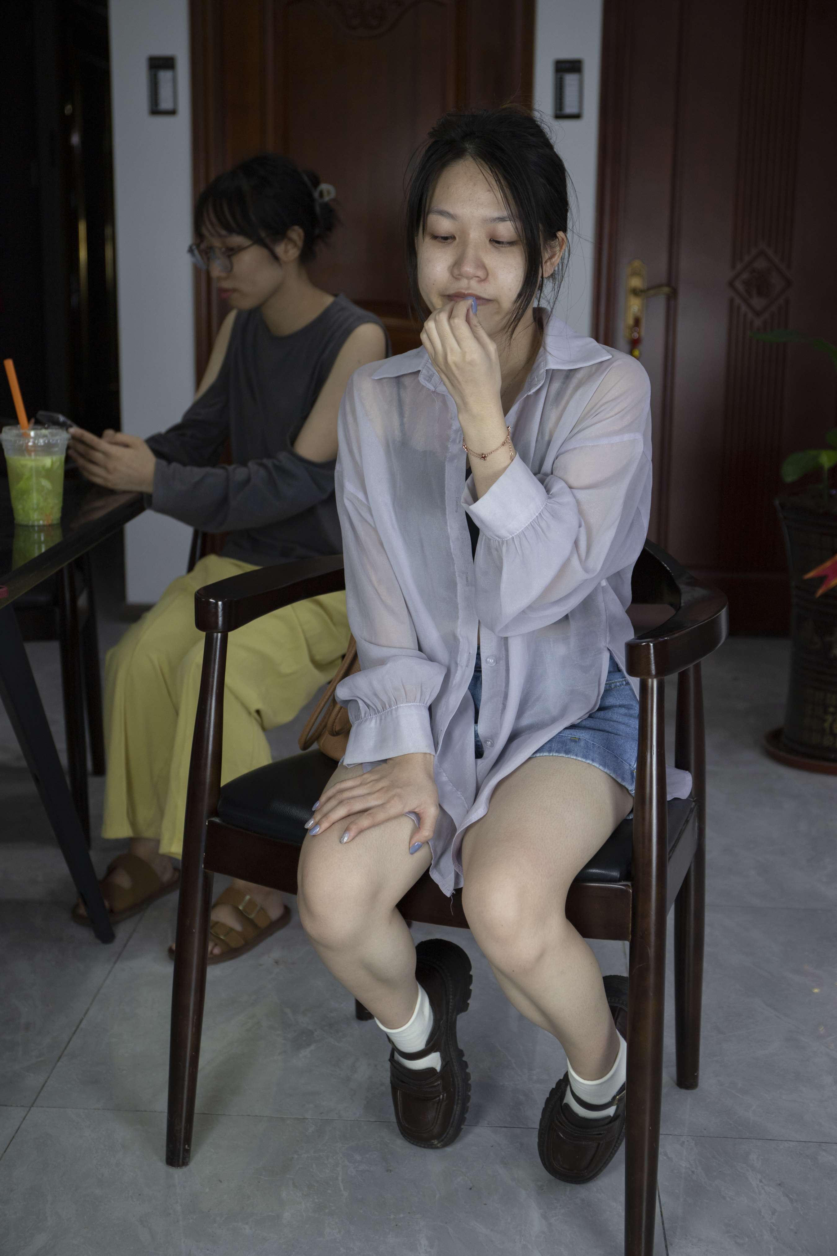 《小爱试镜全过程，测量美脚》作品图