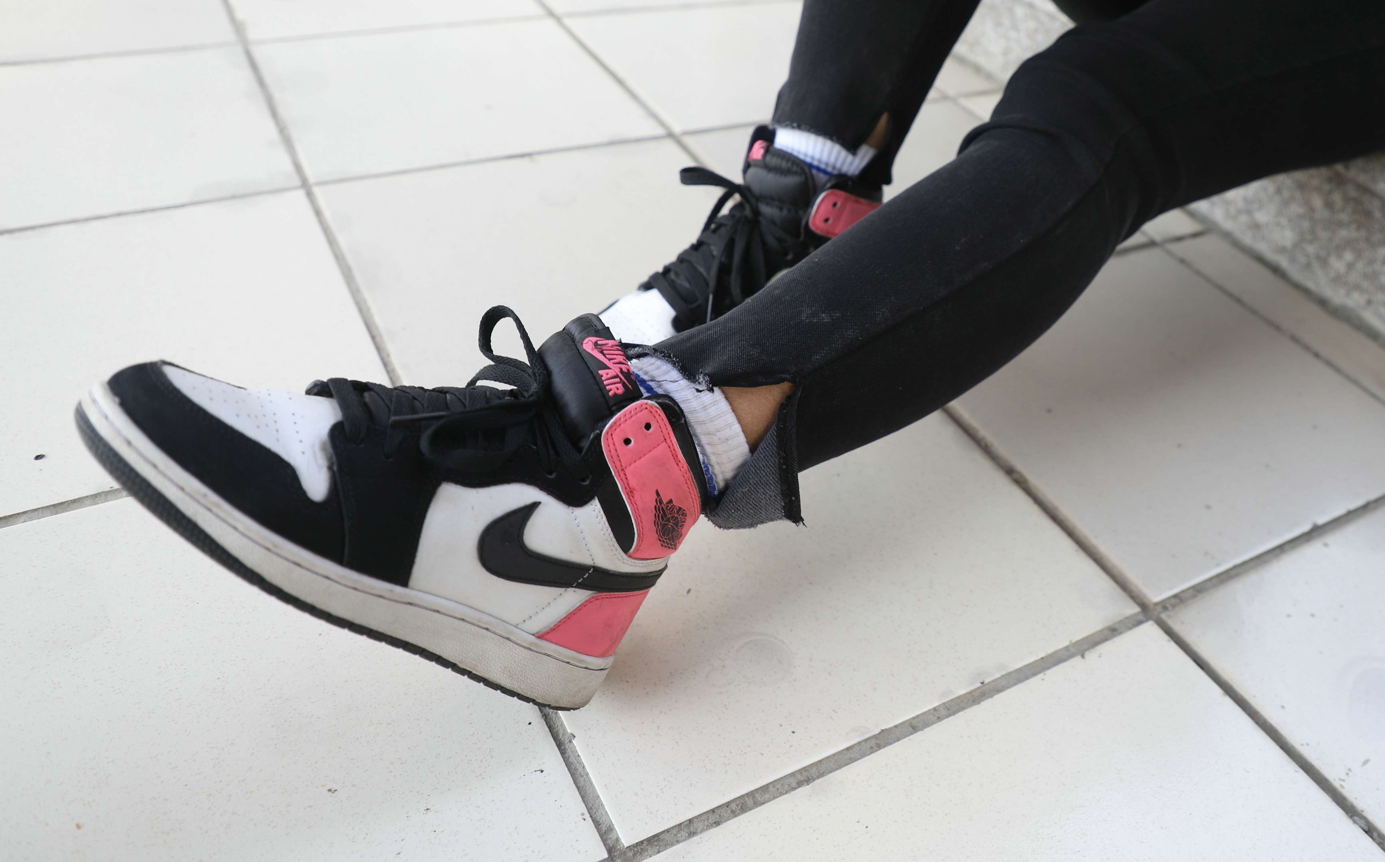 《休闲裤の球鞋白棉袜脚》作品图