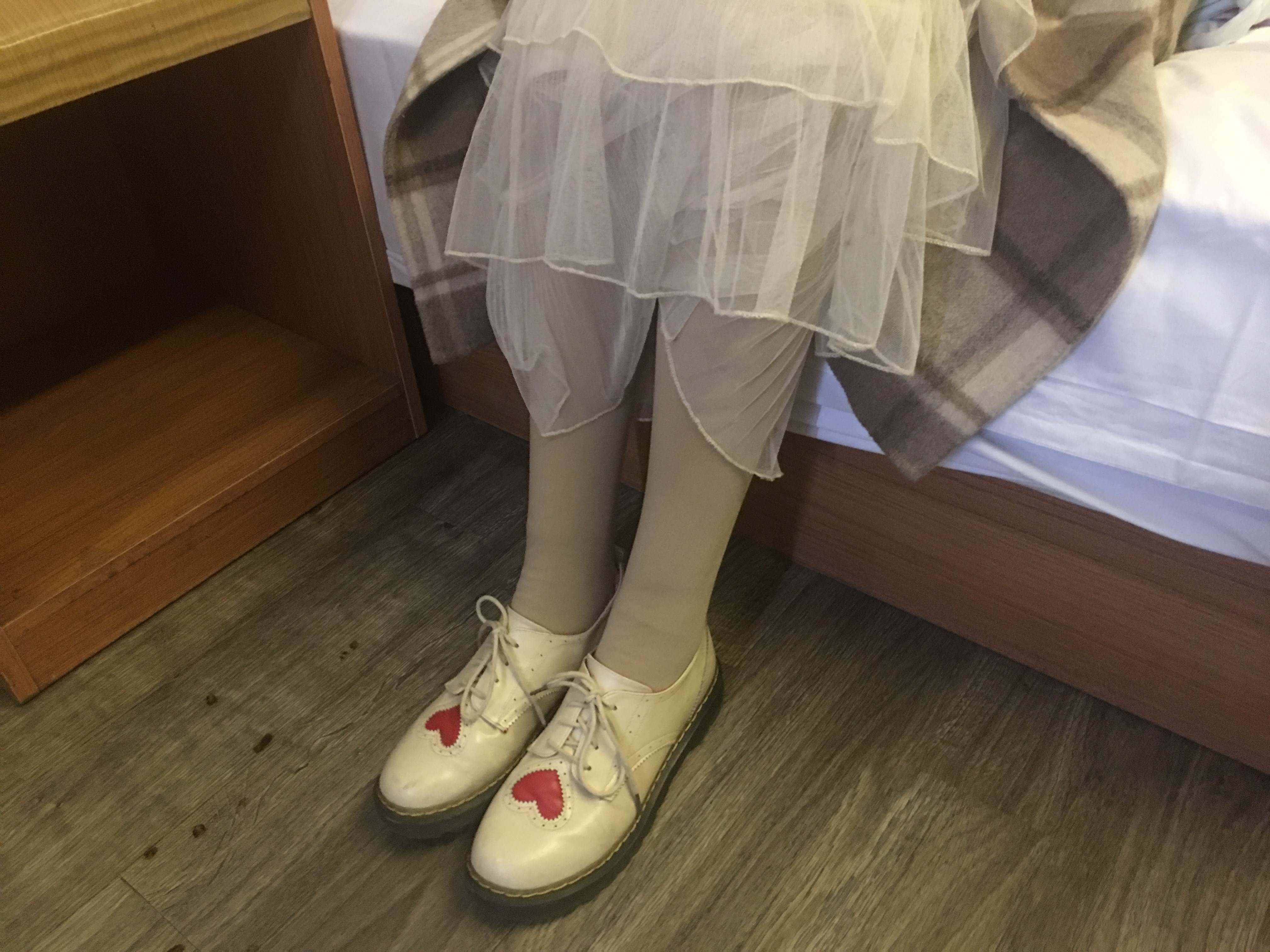 《旅馆越拍四眼学妹棉袜脚丫》作品图