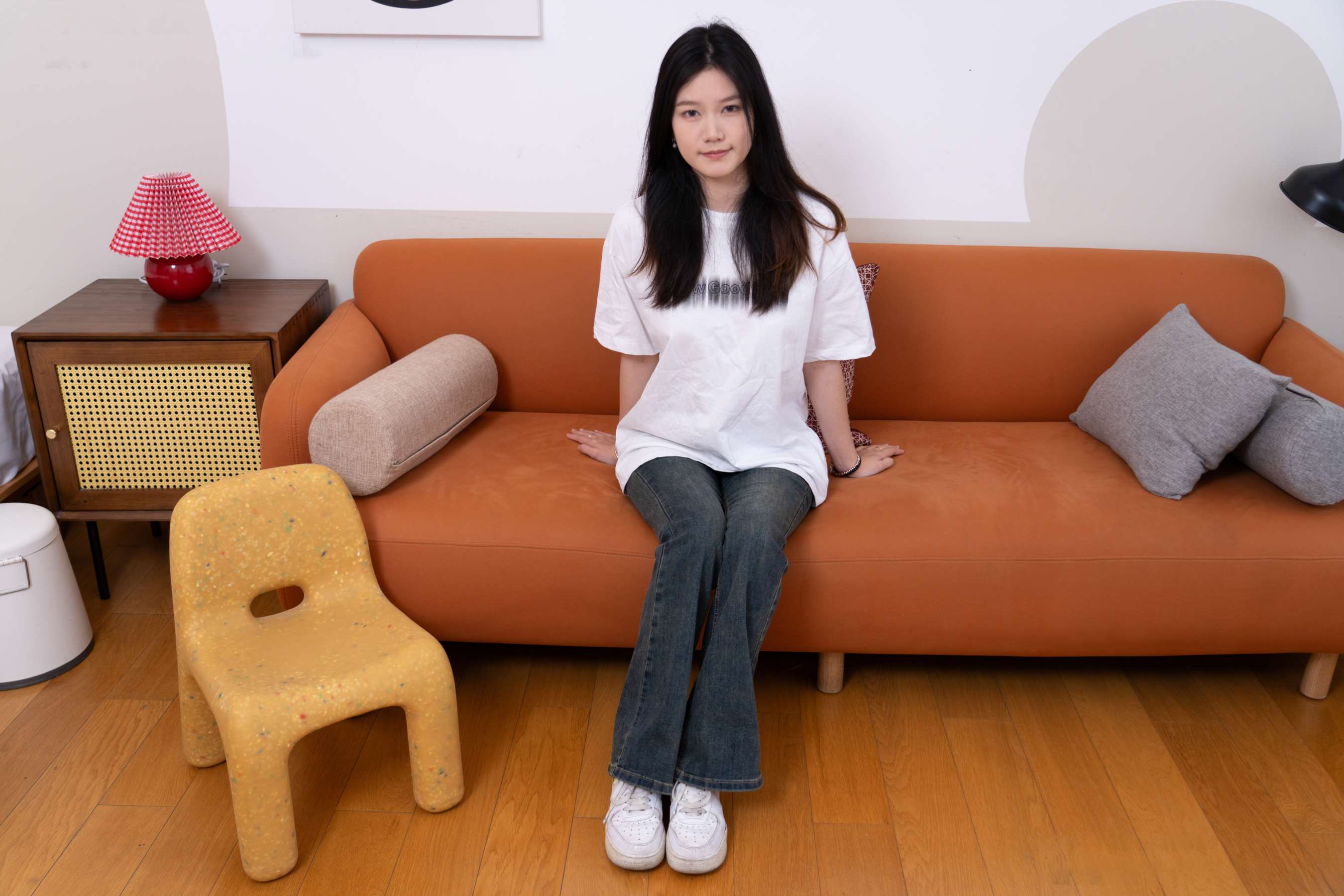 《松松-板鞋、白棉袜、裸足》作品图