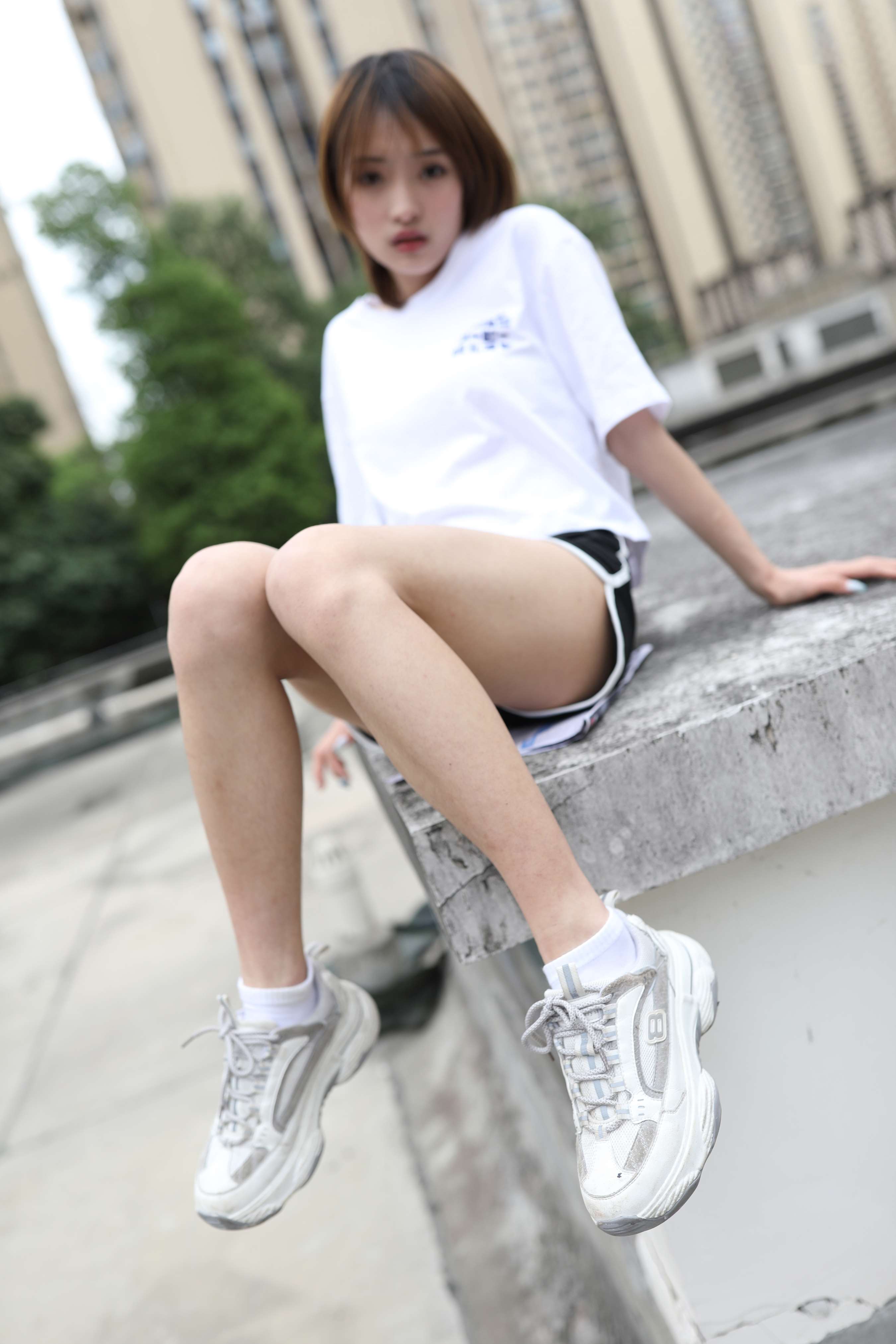 《茜茜脏棉袜の裸足》作品图