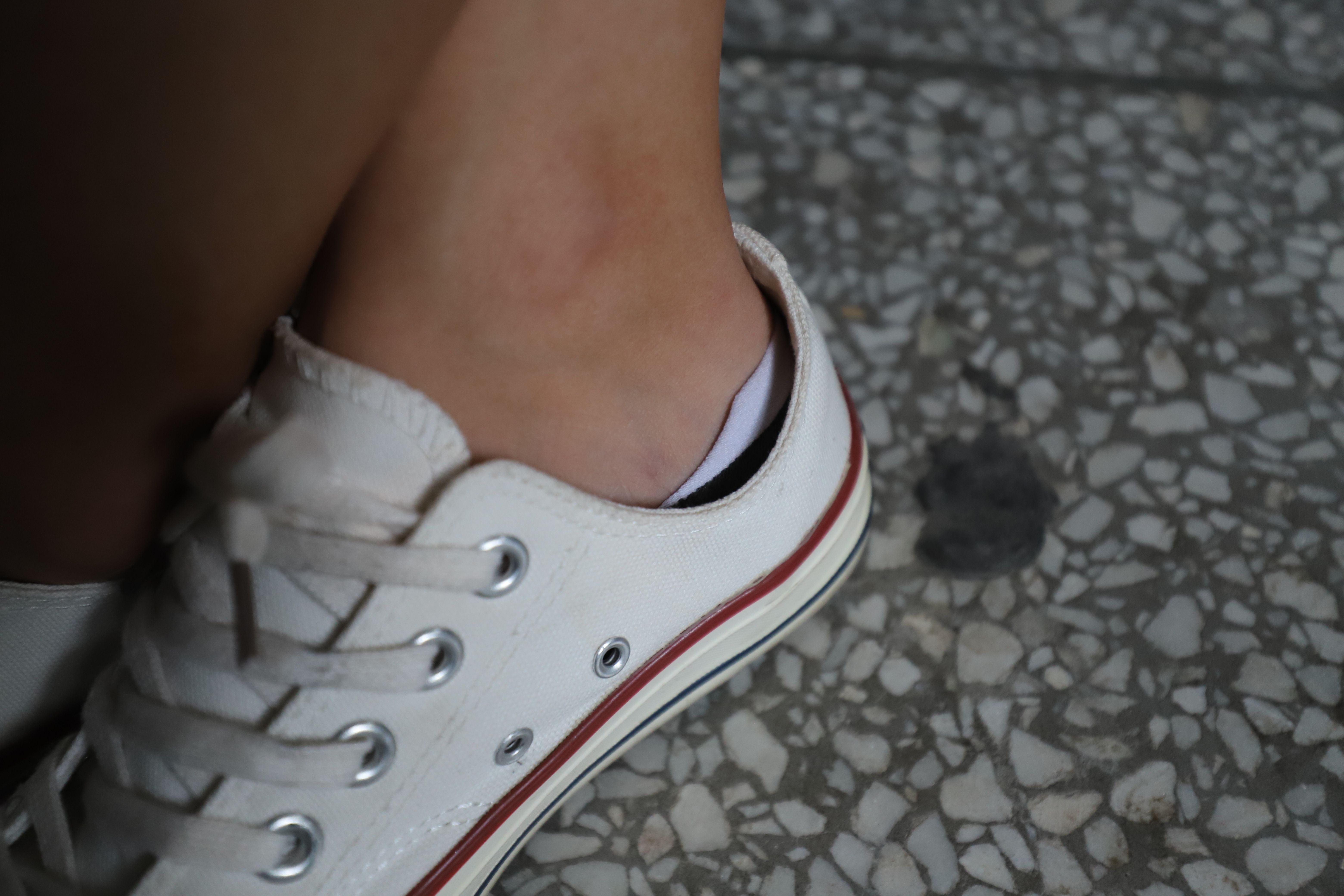 《学妹帆布鞋の船袜脚丫》作品图