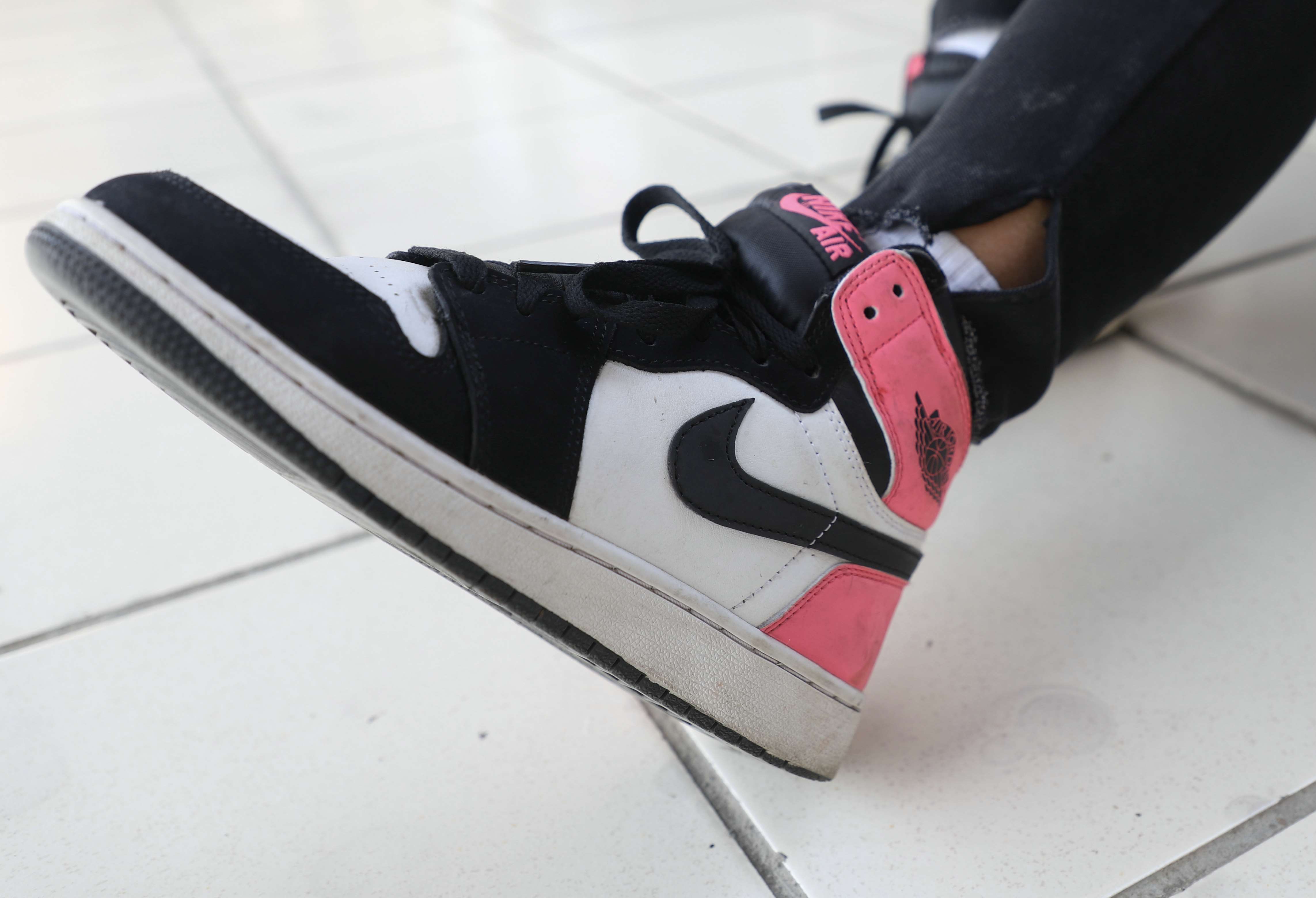 《休闲裤の球鞋白棉袜脚》作品图