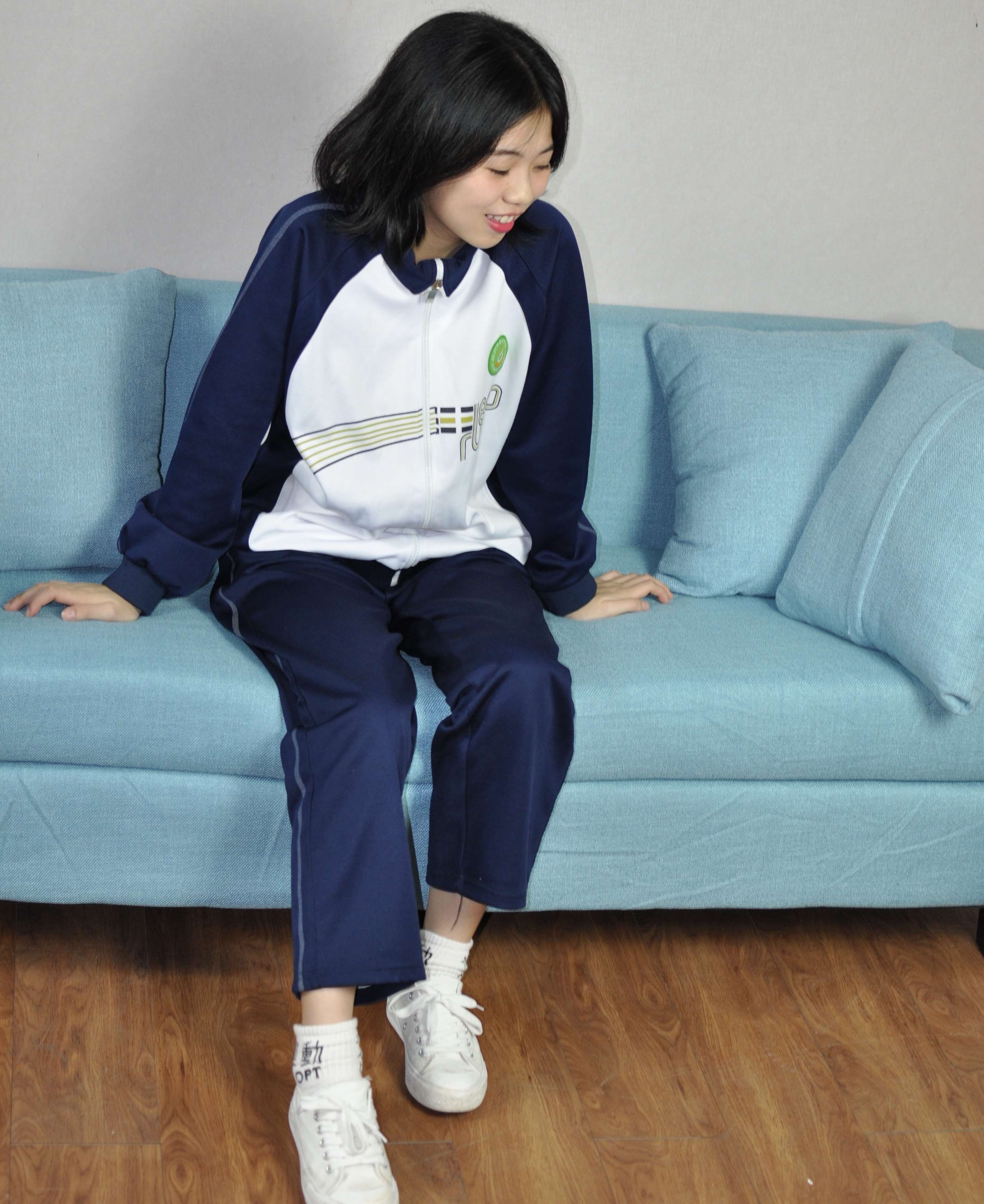 《学妹布鞋棉袜脚【套图+视频1个】》作品图