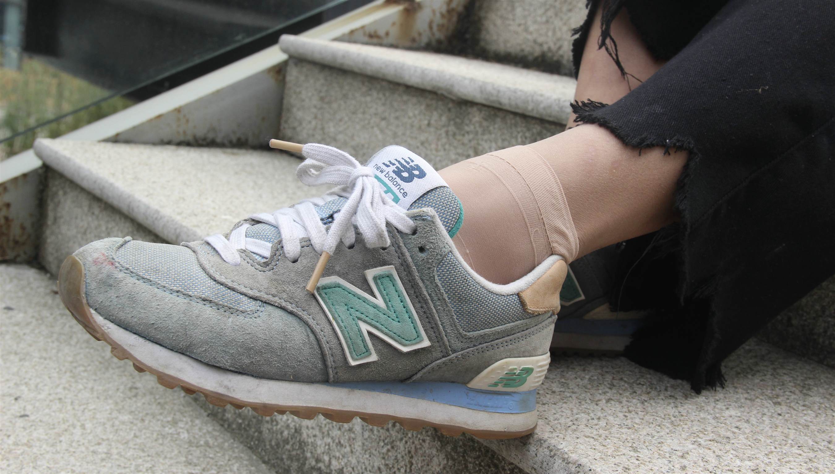 《新百伦丝袜脚の脱袜全程+【视频1个百度网盘下载】》作品图