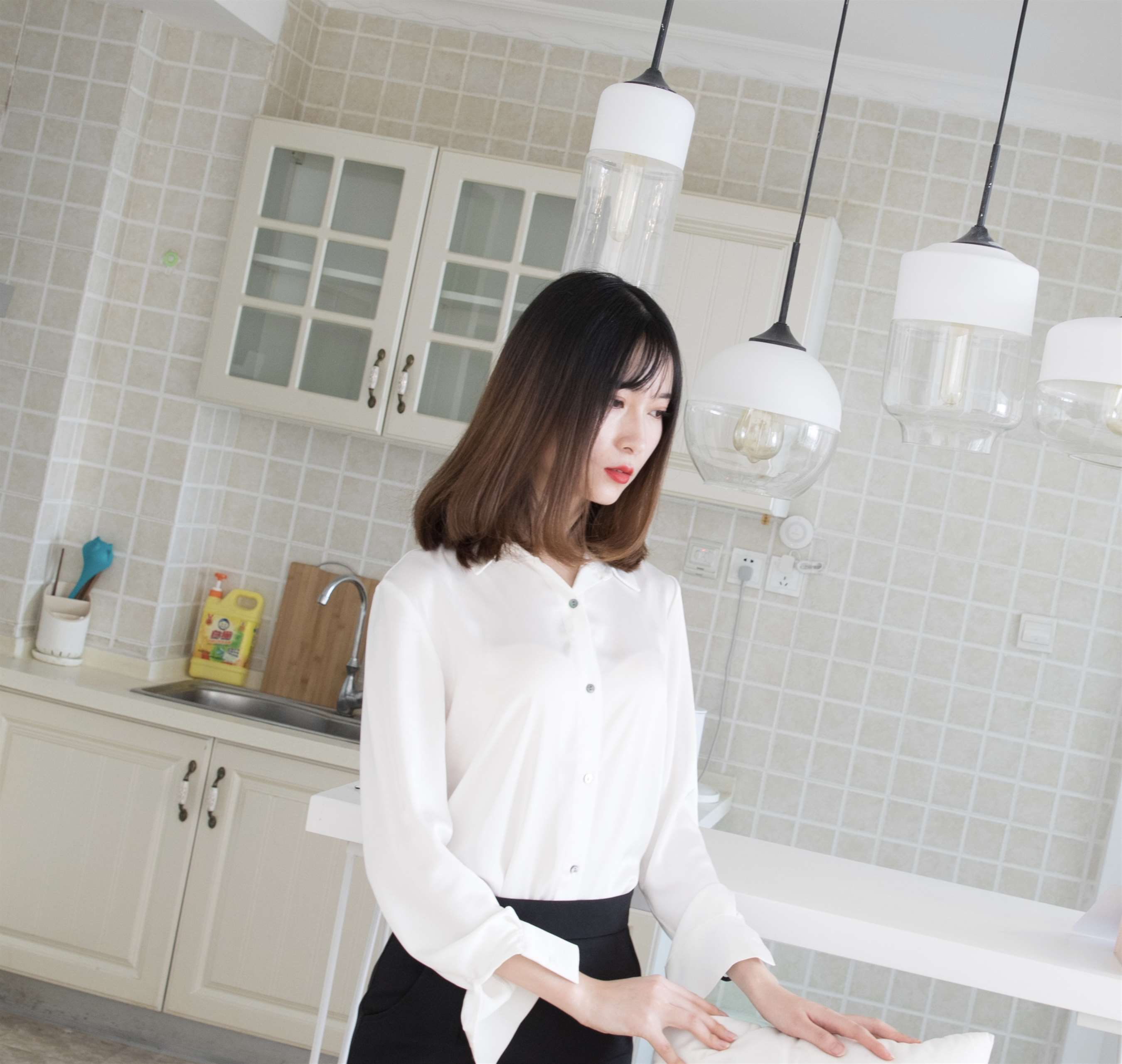 《职业装高跟鞋の丝袜脚》作品图