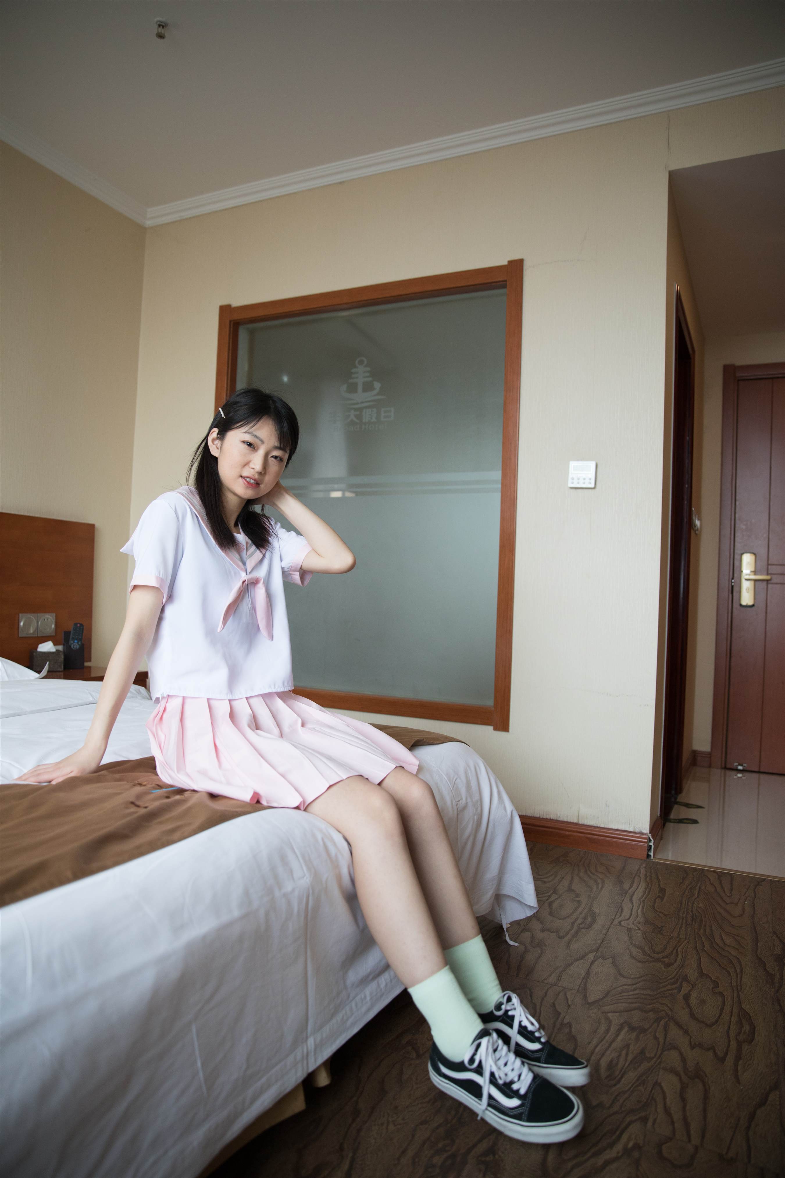 《日系软妹学院风の棉袜脚【花絮1个网盘下载】》作品图