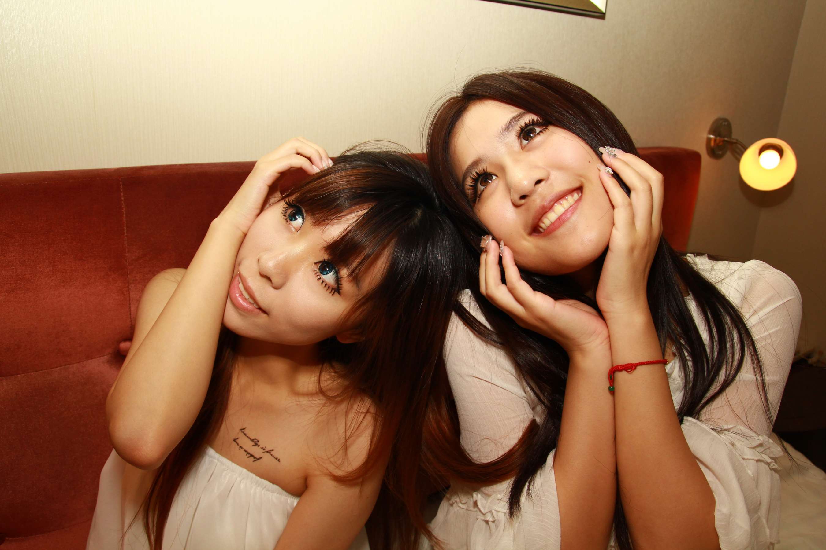 《两个极品大美女的两双极品脚掌！》作品图