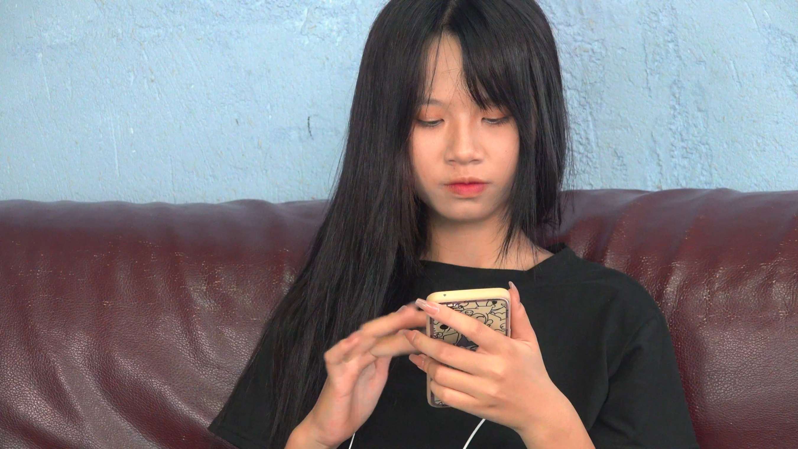 《小美女思薇定制版-掰开脚丫超近距离观察纹路脚泥》作品图