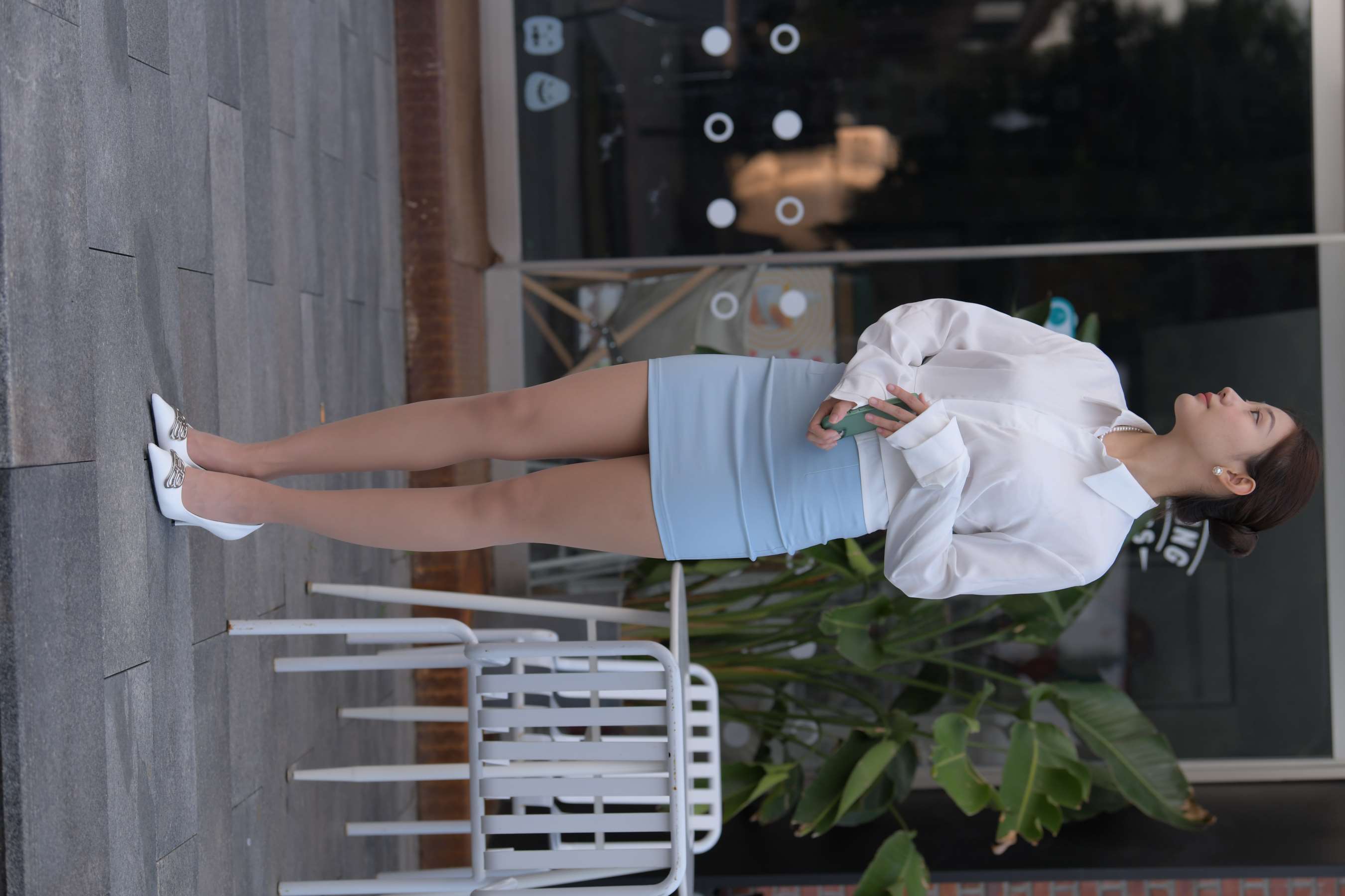 《蓝裙制服丝袜少女》作品图