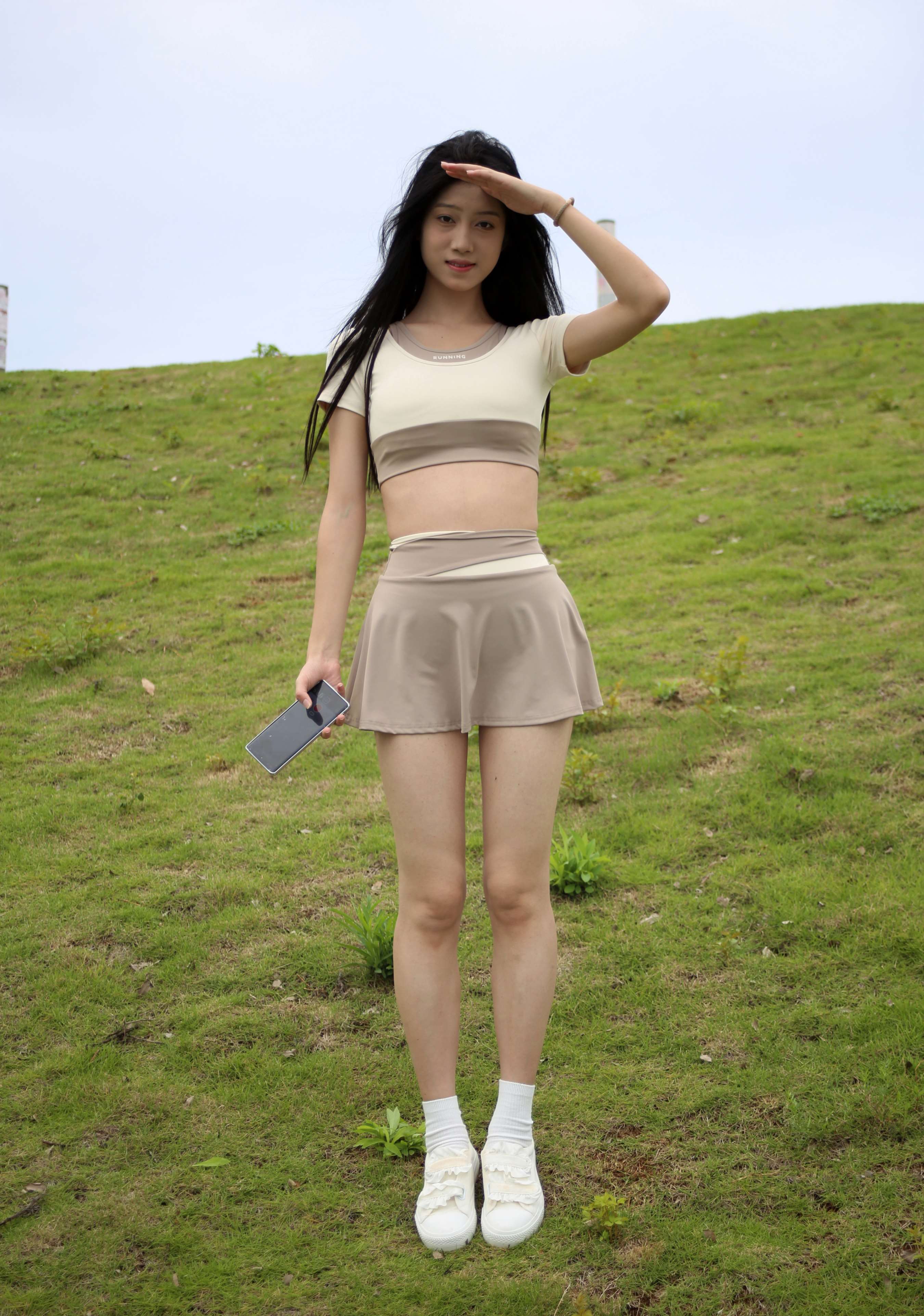 《秀秀长白袜》作品图