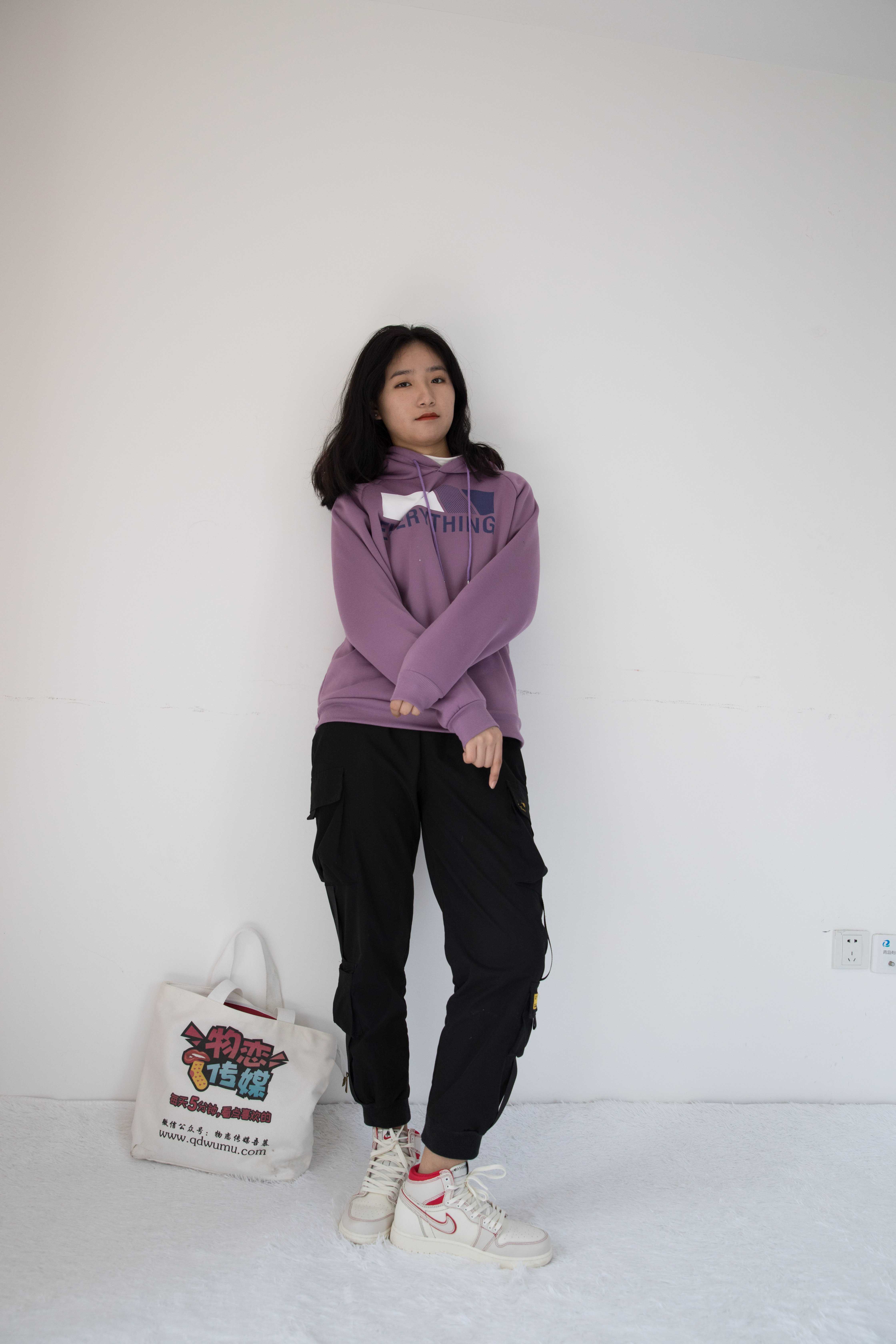 《学生妹棉袜の裸足+视频一部》作品图