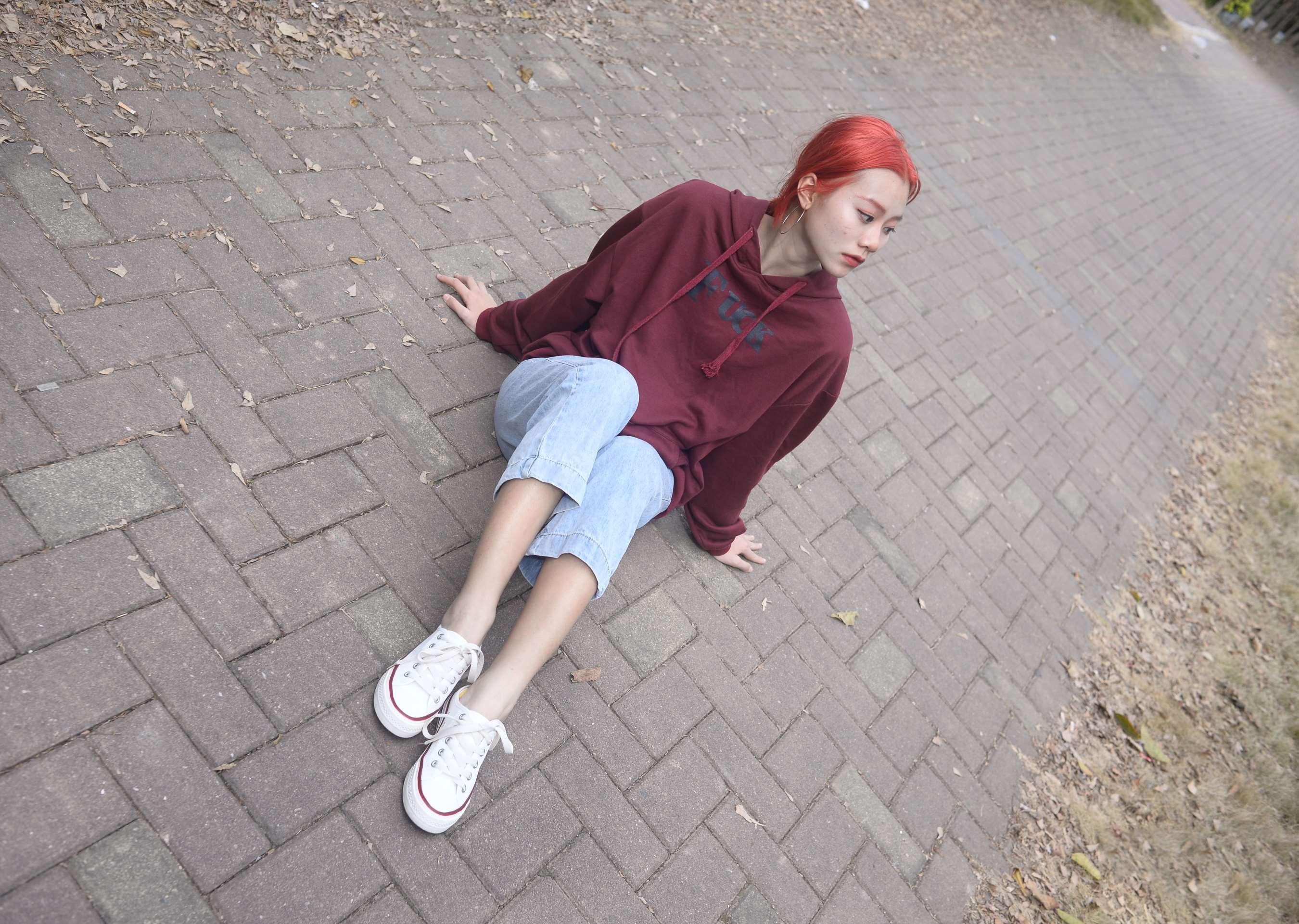 《彤彤 尘埃里的花朵》作品图