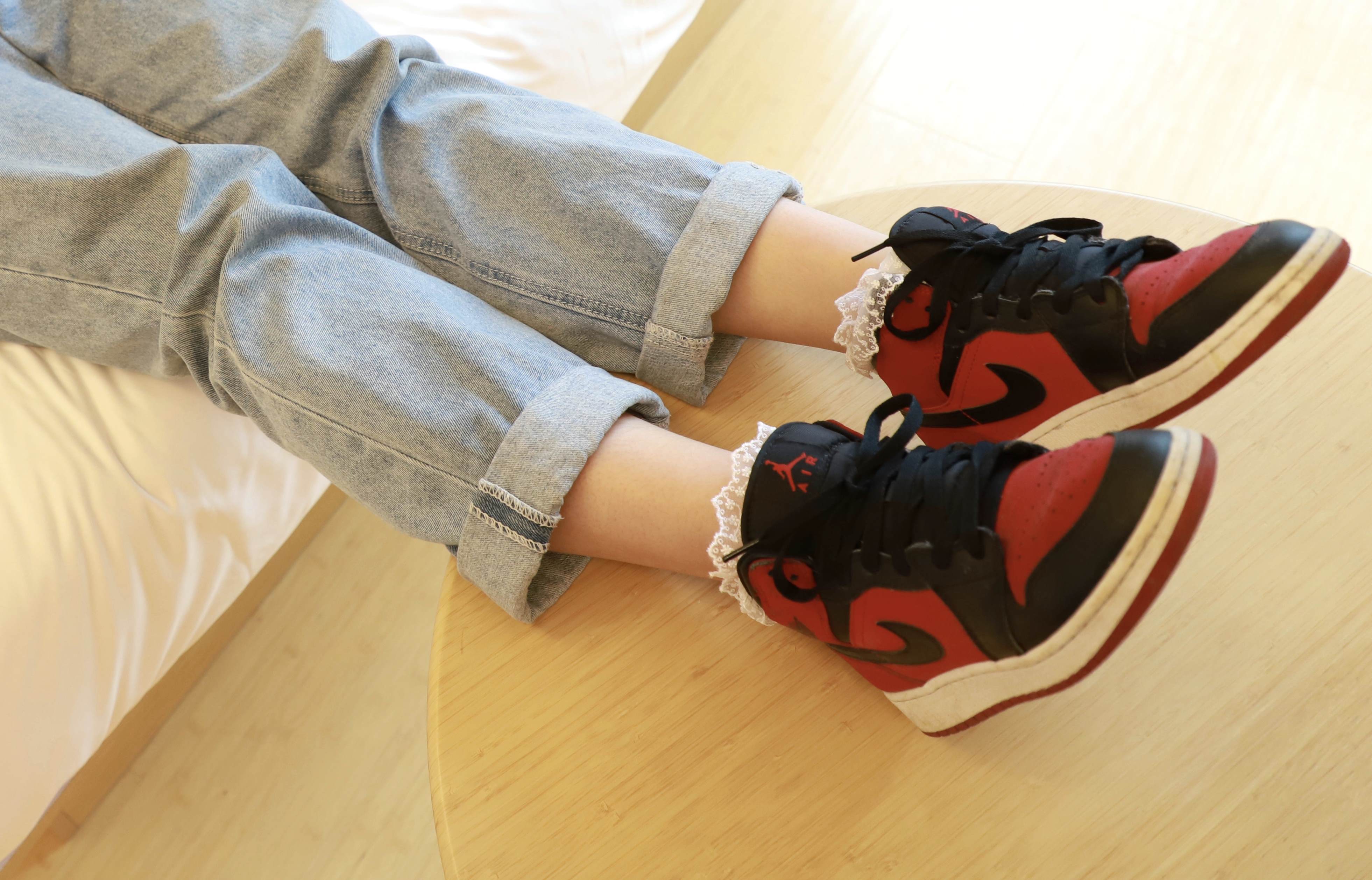 《球鞋公主袜の脱袜图》作品图