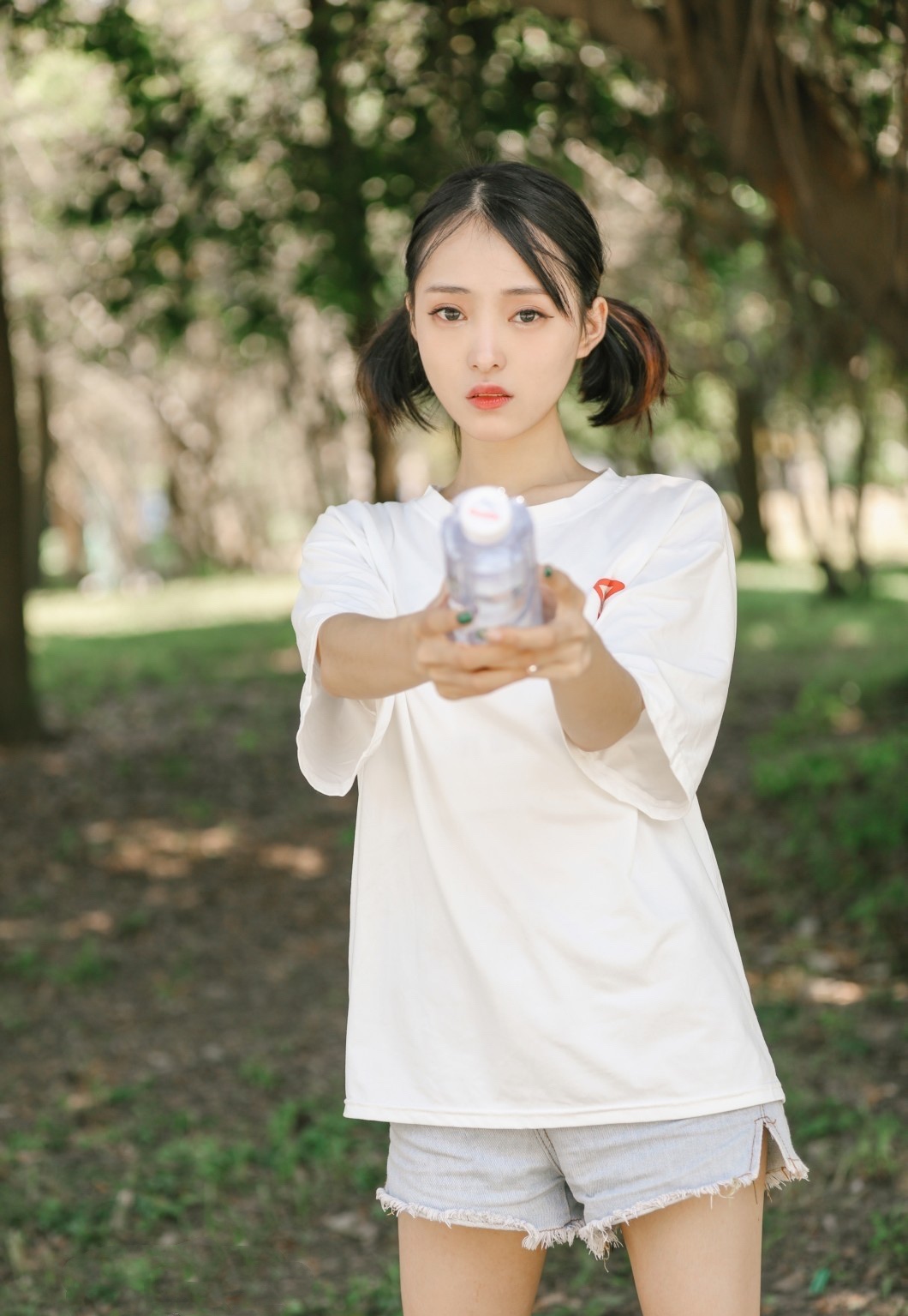 《公园热裤の棉袜脚》作品图