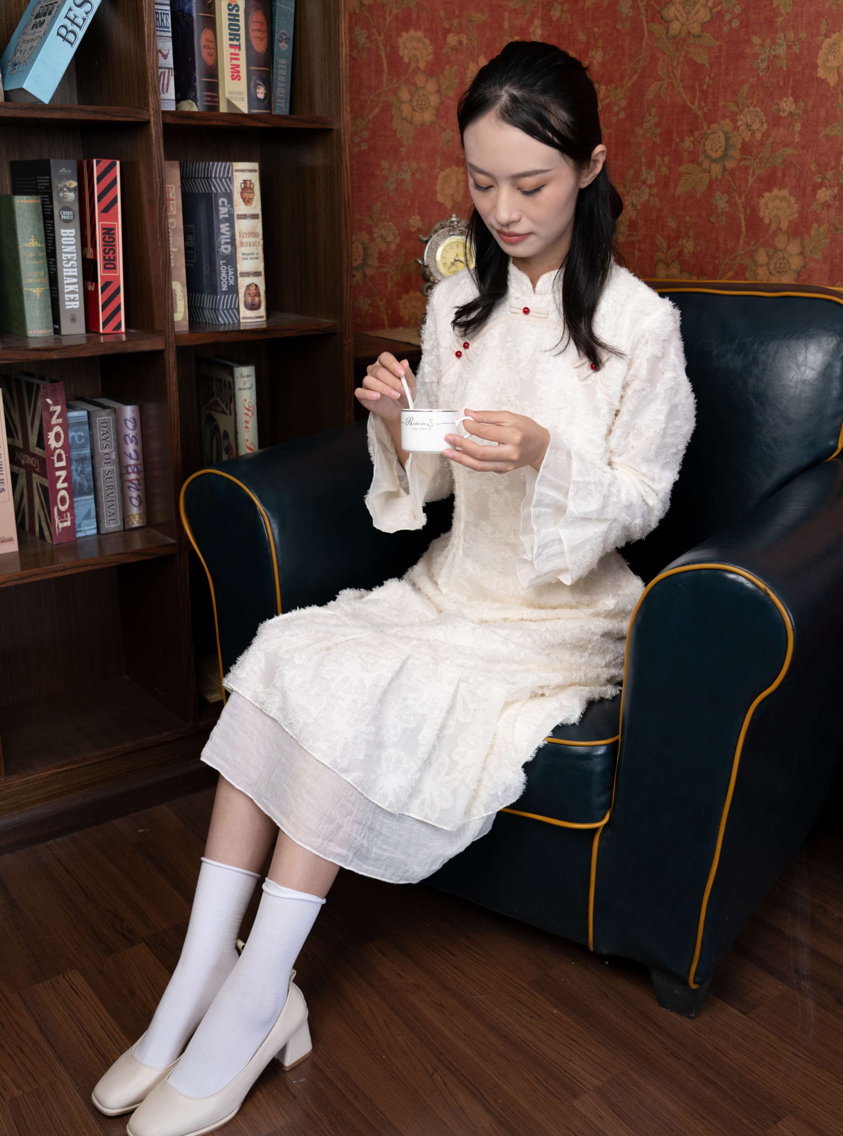 《肉肉-脱白棉袜秀裸足》作品图