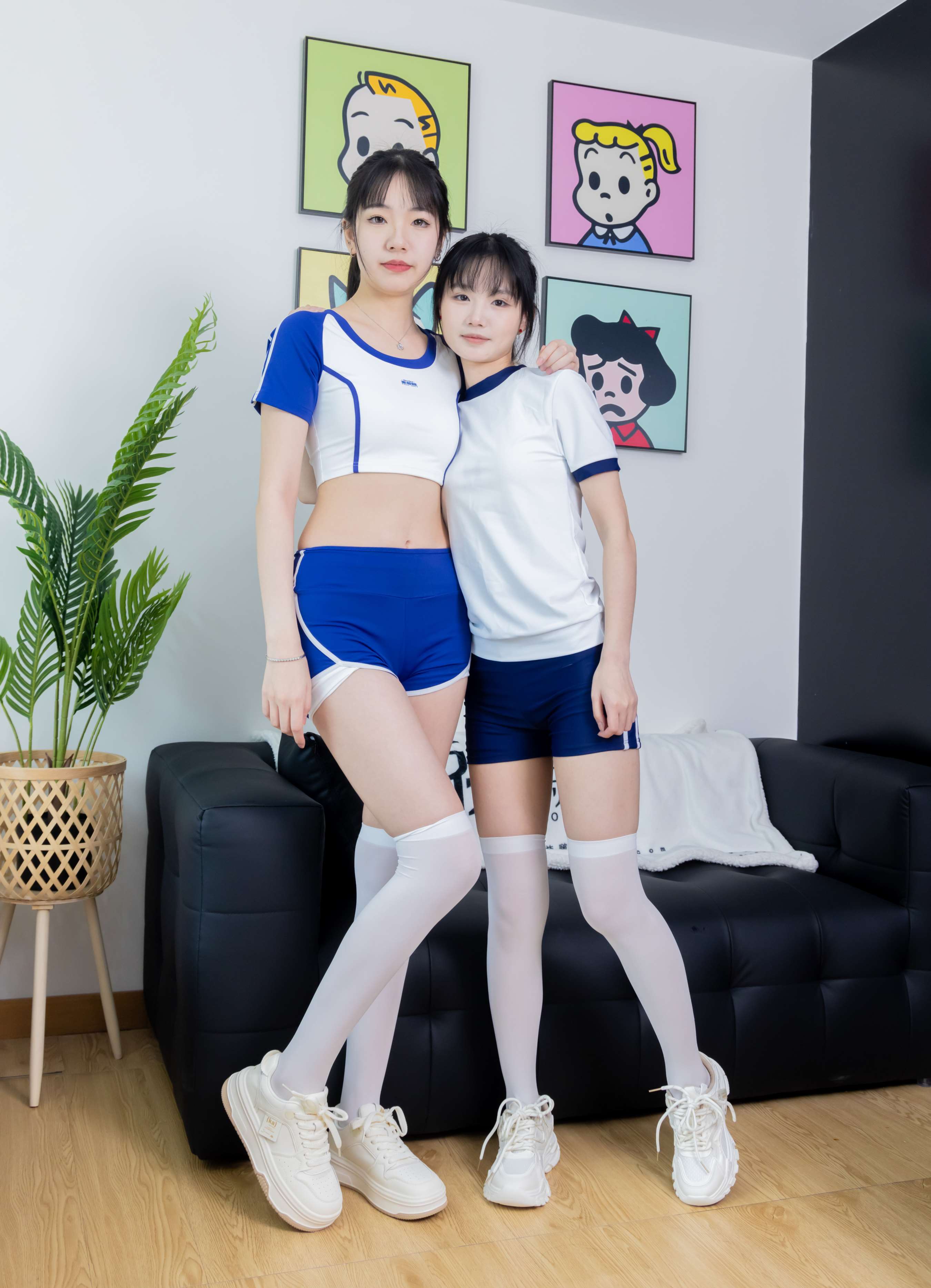 《小甜豆甜甜圈-丝袜和裸足踩奶油蛋糕》作品图