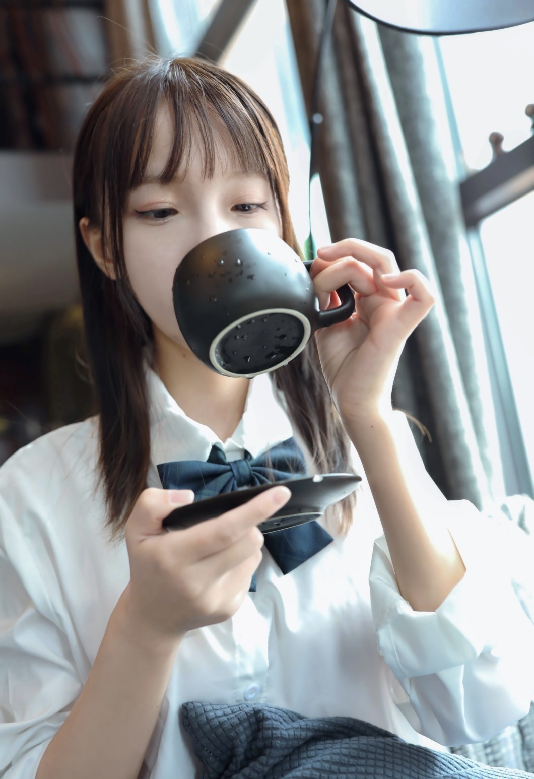 《JK制服の开洞白丝脚丫》作品图