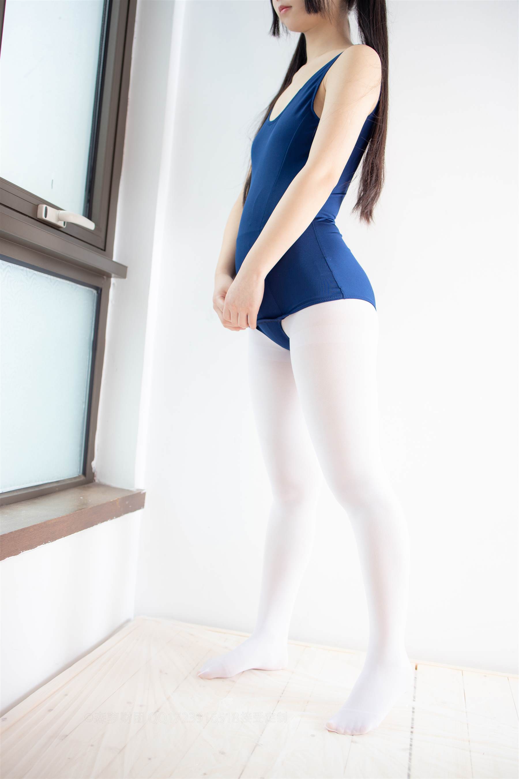 《捆绑白丝美少女+视频1个》作品图