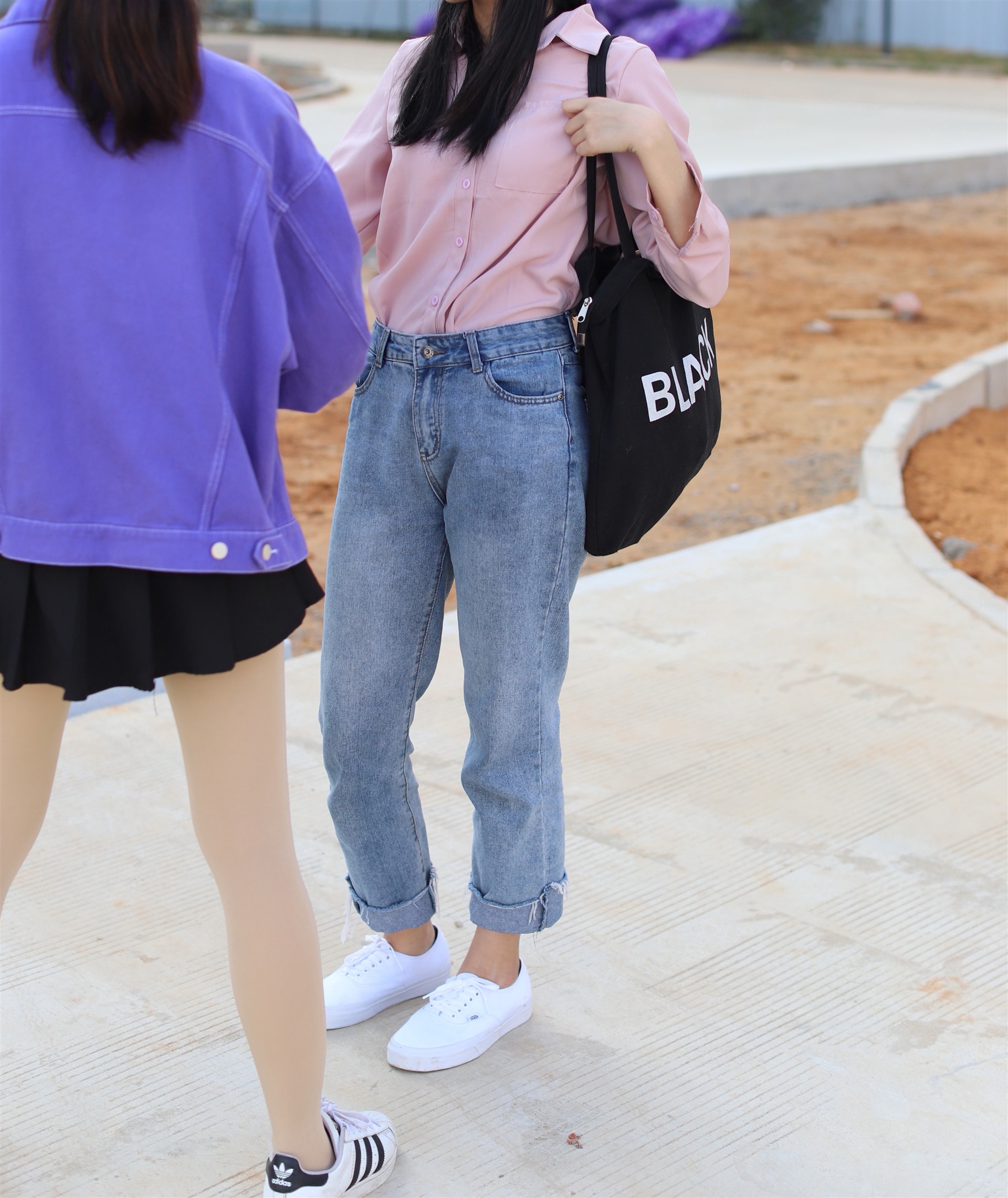 《校园姐妹花船袜脚丫》作品图