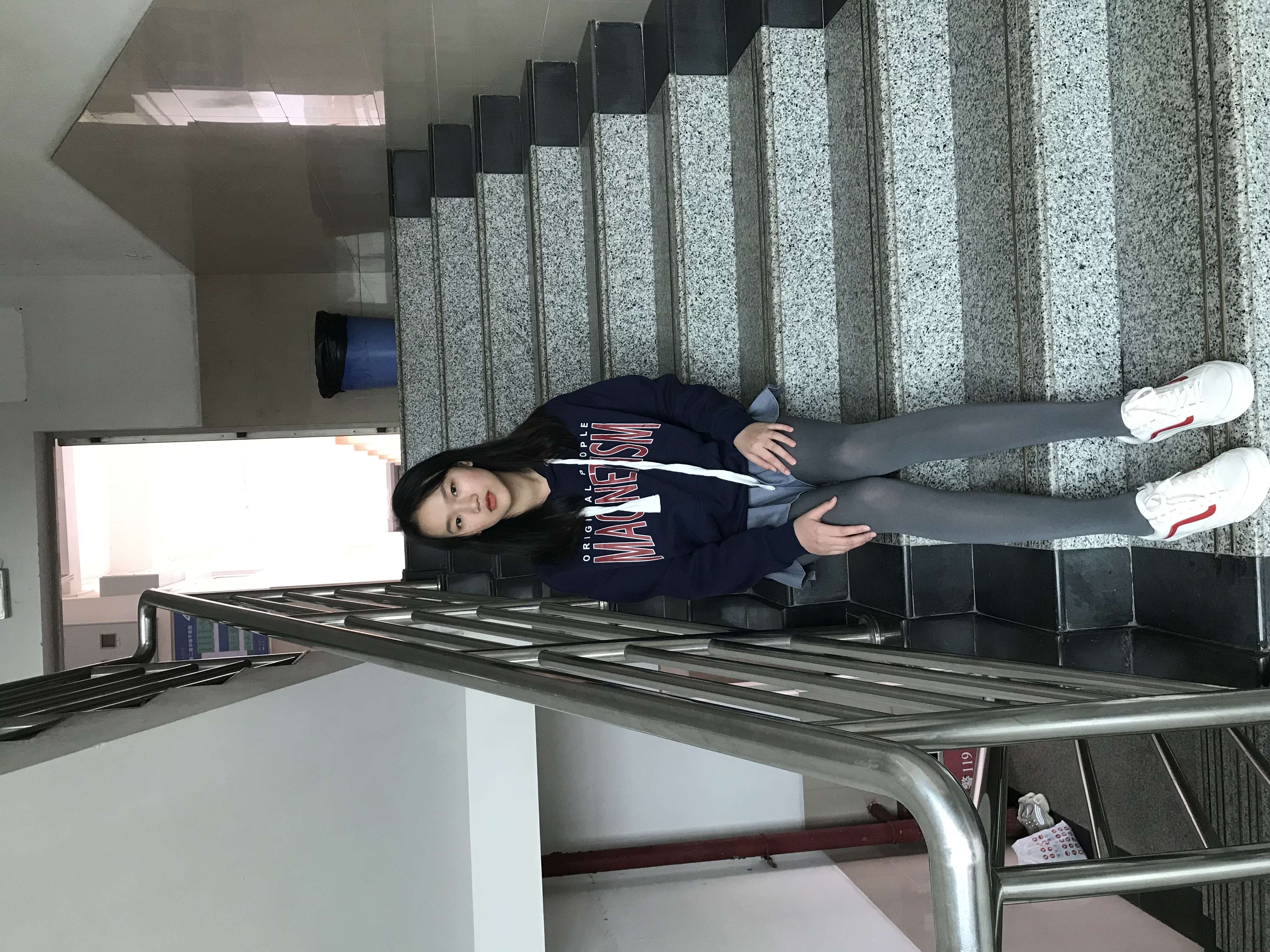 《校园回力の黑丝脚丫》作品图