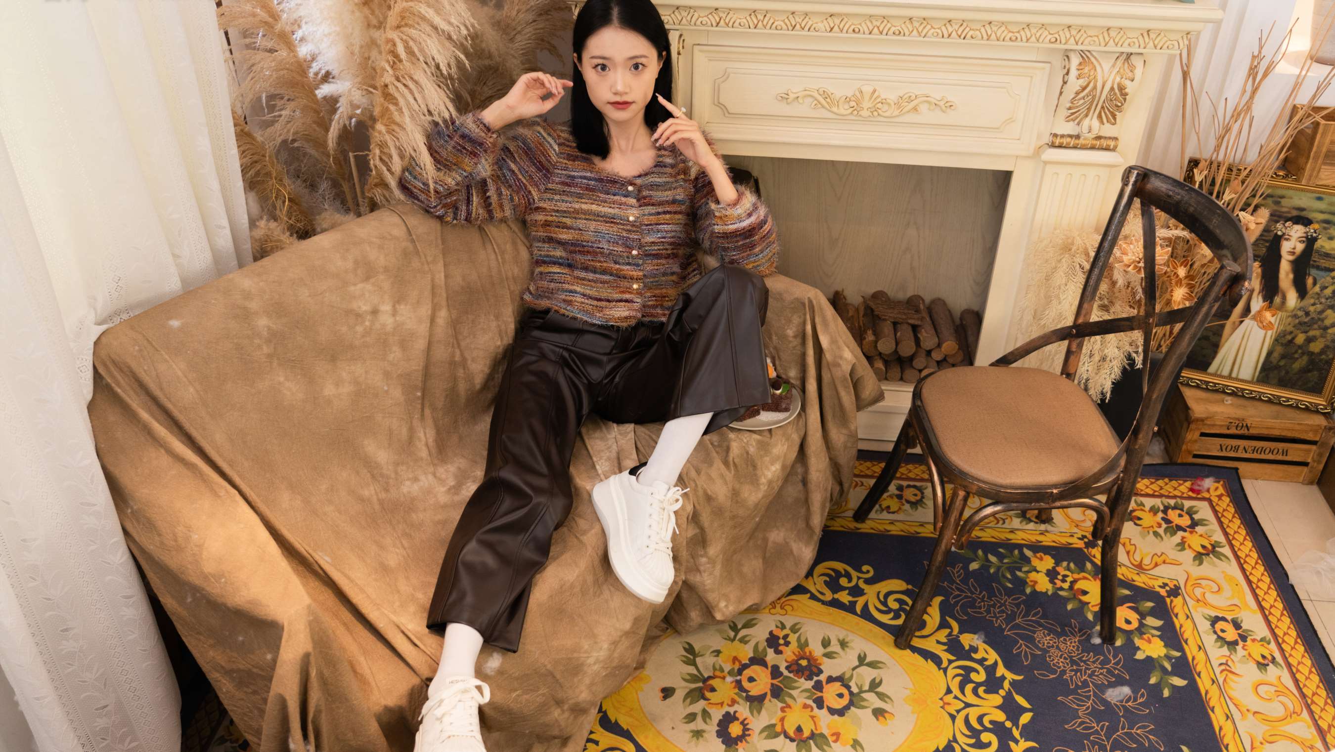 《齐齐-板鞋白棉袜の裸足》作品图